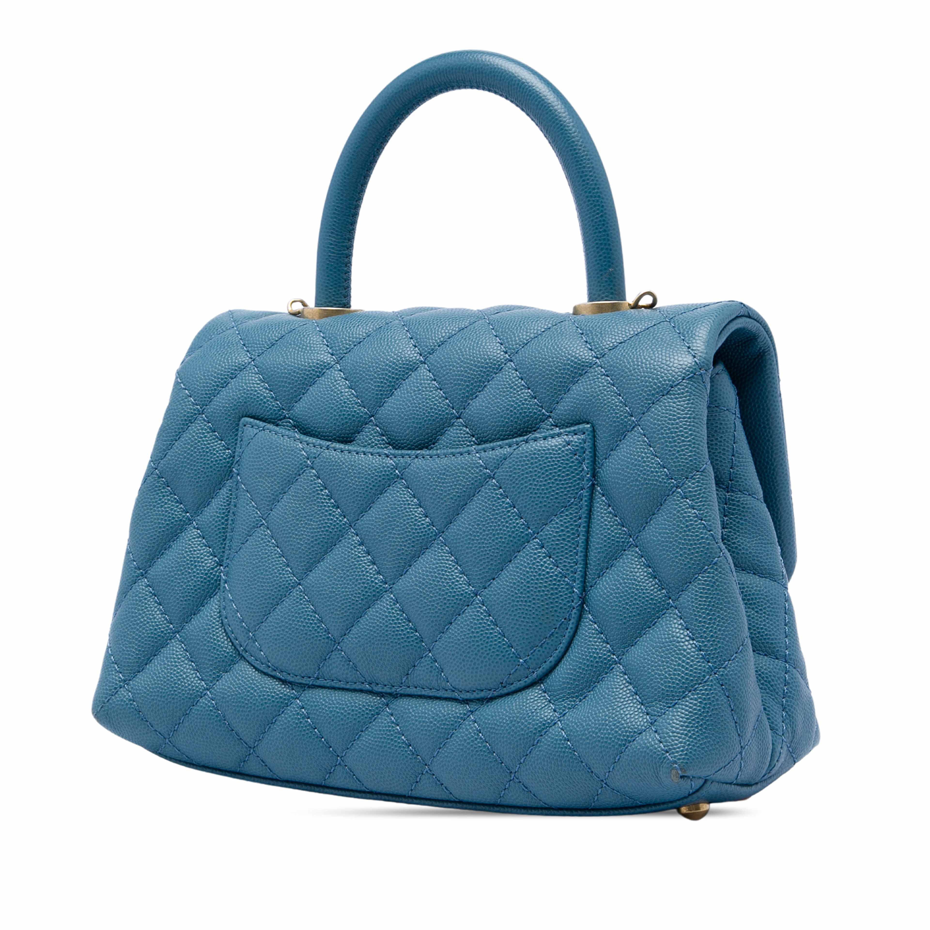 Chanel Mini Caviar Coco Top Handle Bag, från Luxclusif, i färgen blå. Klicka för att öppna bilden i stort format