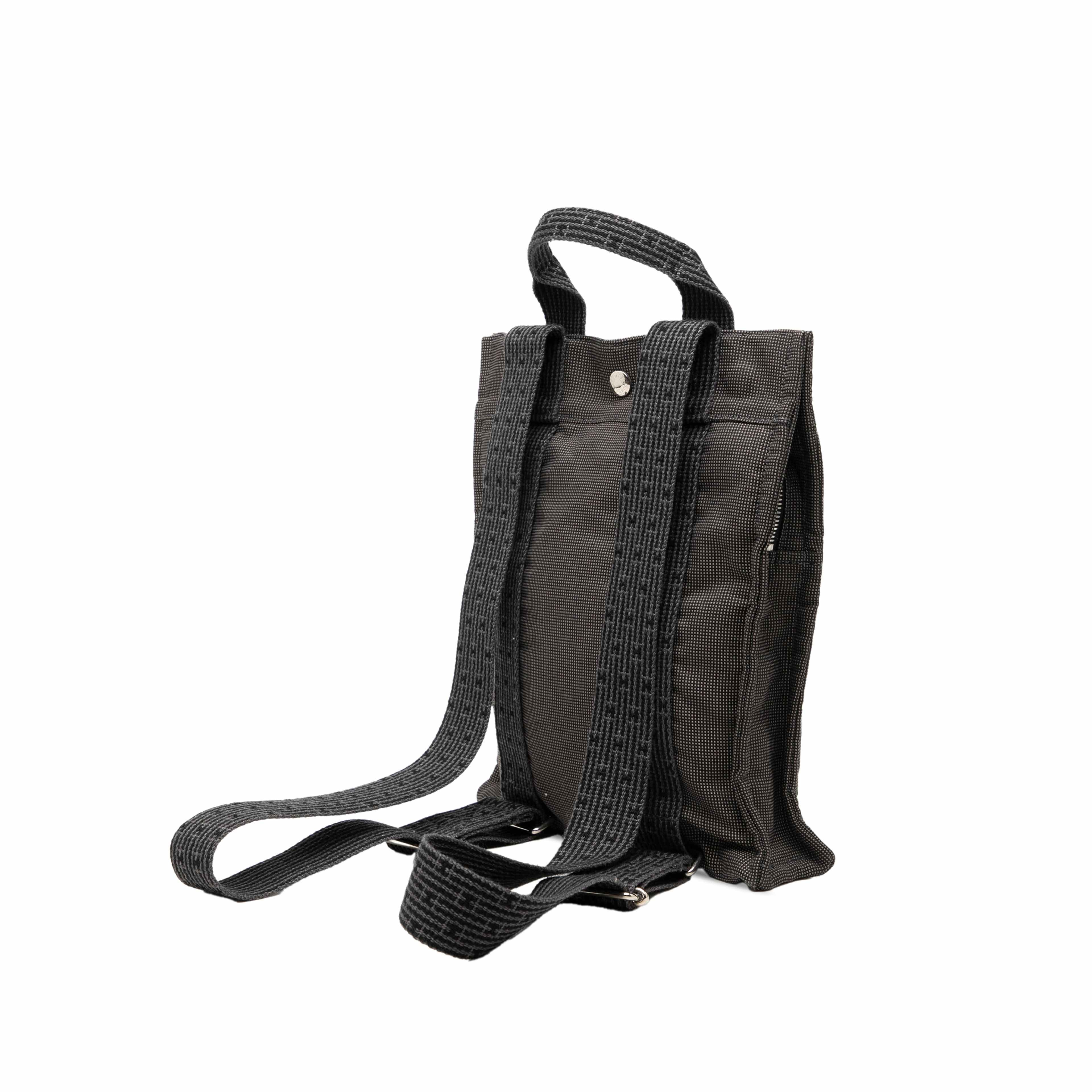 Hermès Canvas Herline Backpack Pm, från Luxclusif, i färgen gray. Klicka för att öppna bilden i stort format