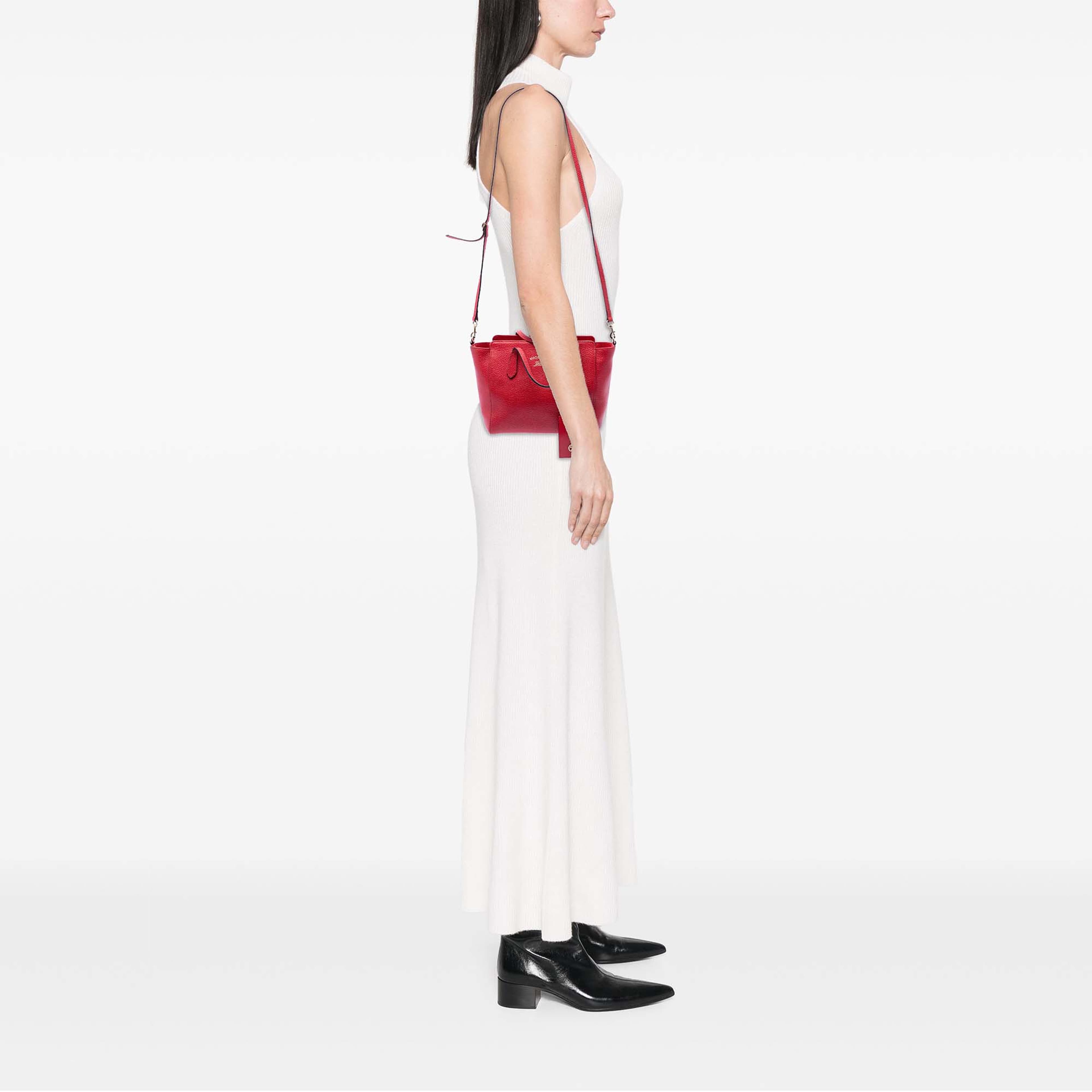 Gucci Mini Calfskin Swing Satchel, från Luxclusif, i färgen röd. Klicka för att öppna bilden i stort format