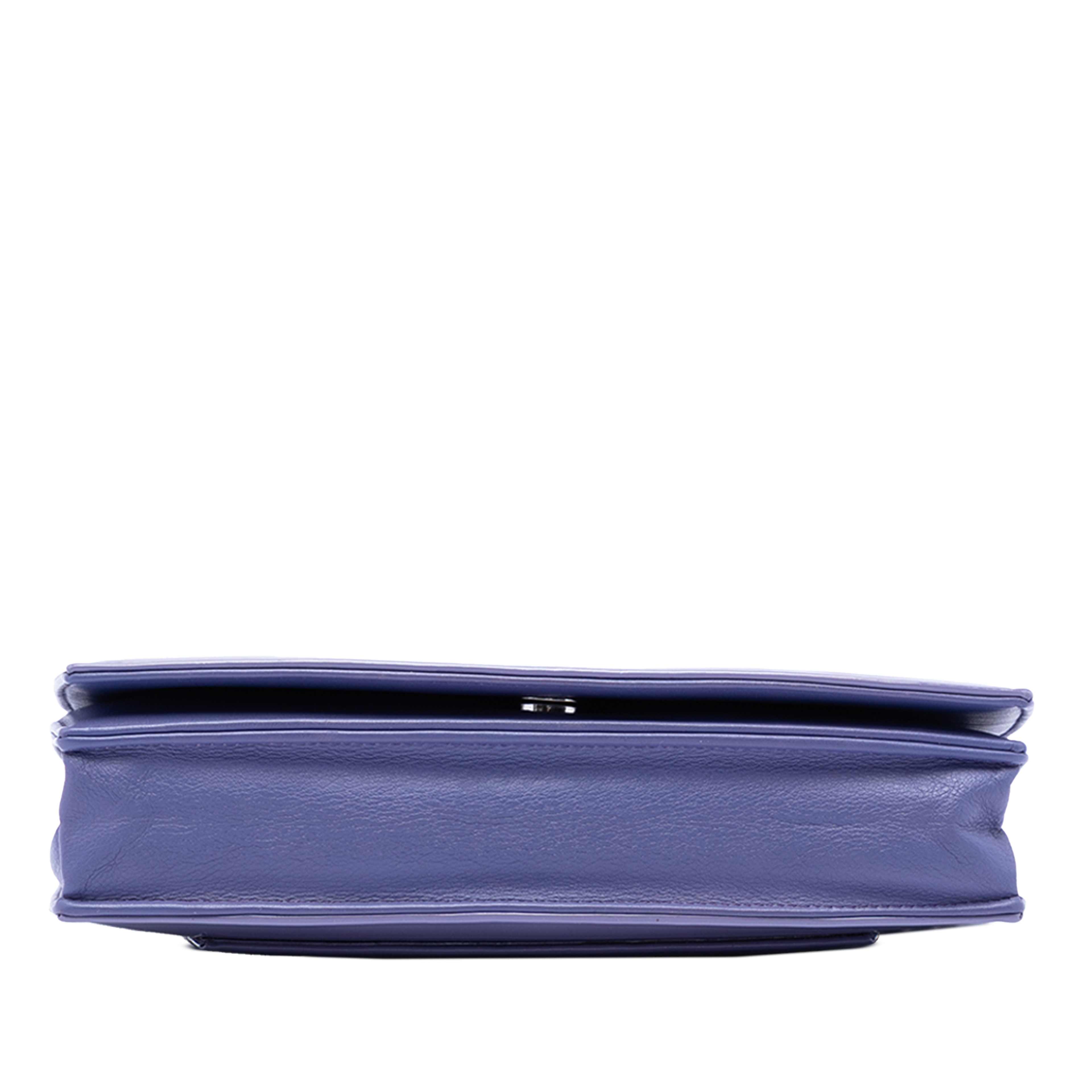 Chanel Cc Patent Wallet On Chain, från Luxclusif, i färgen purple. Klicka för att öppna bilden i stort format