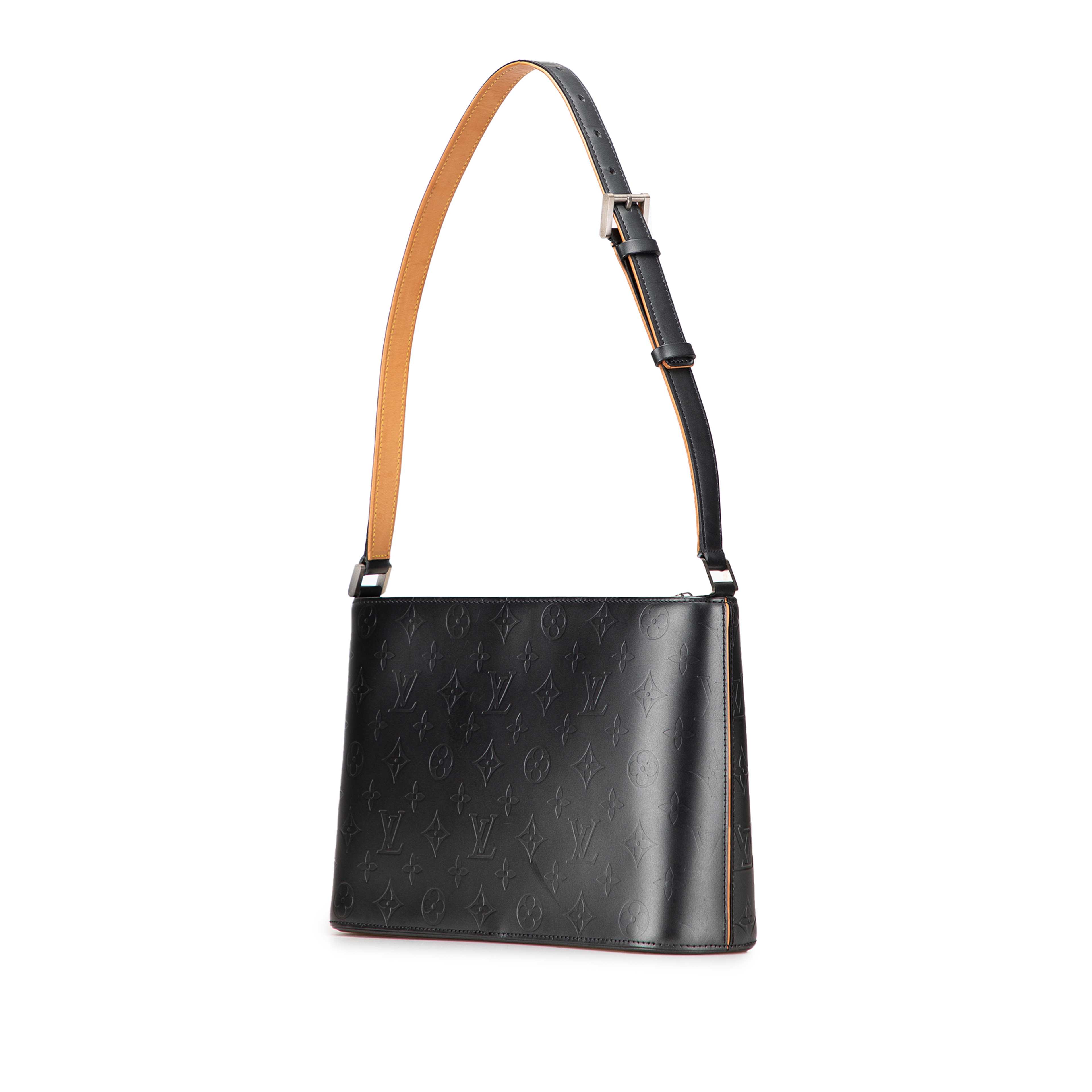 Louis Vuitton Monogram Mat Alston, från Luxclusif, i färgen dark gray. Klicka för att öppna bilden i stort format