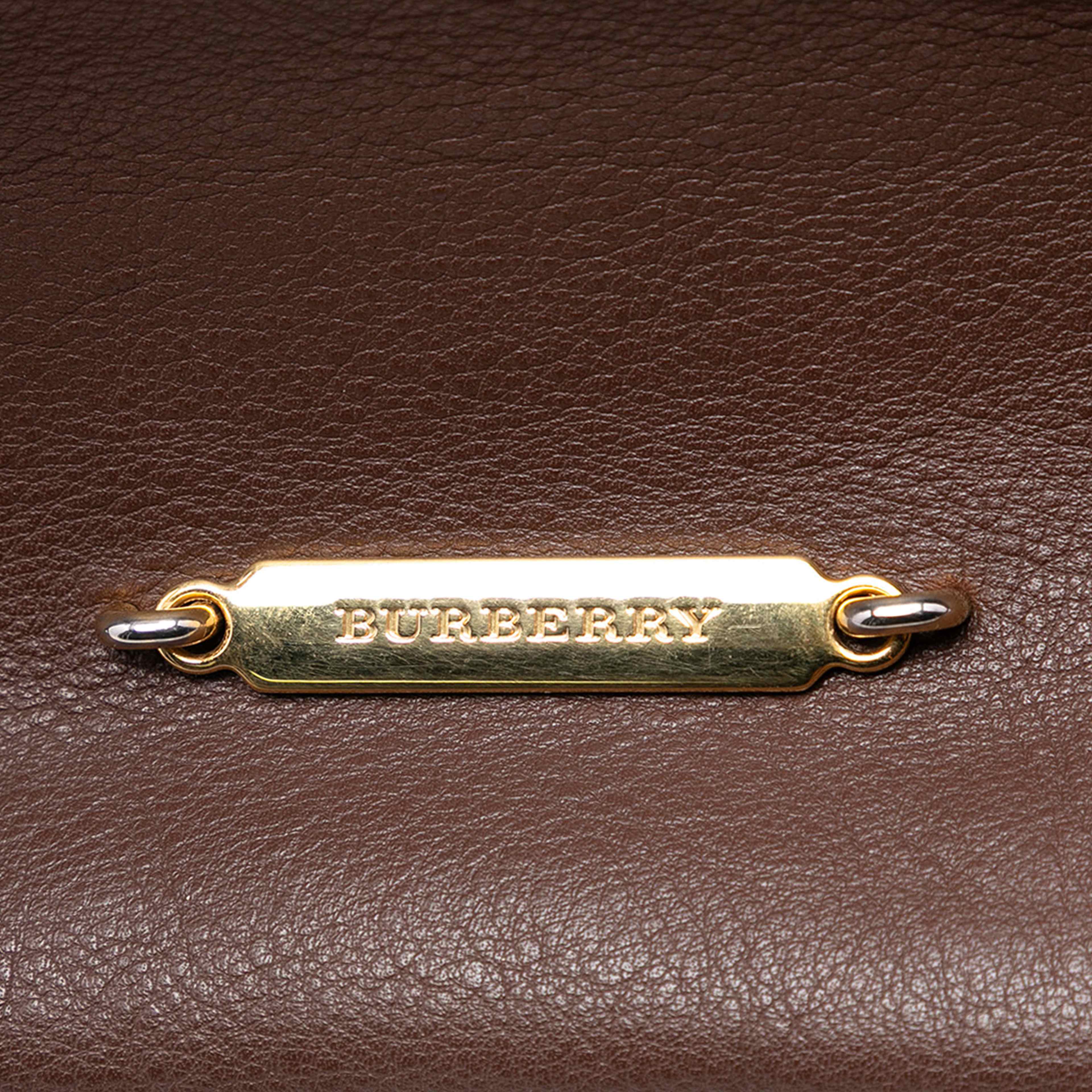 Burberry Medium House Check Trimmed Leather Salisbury Tote, från Luxclusif, i färgen brown. Klicka för att öppna bilden i stort format