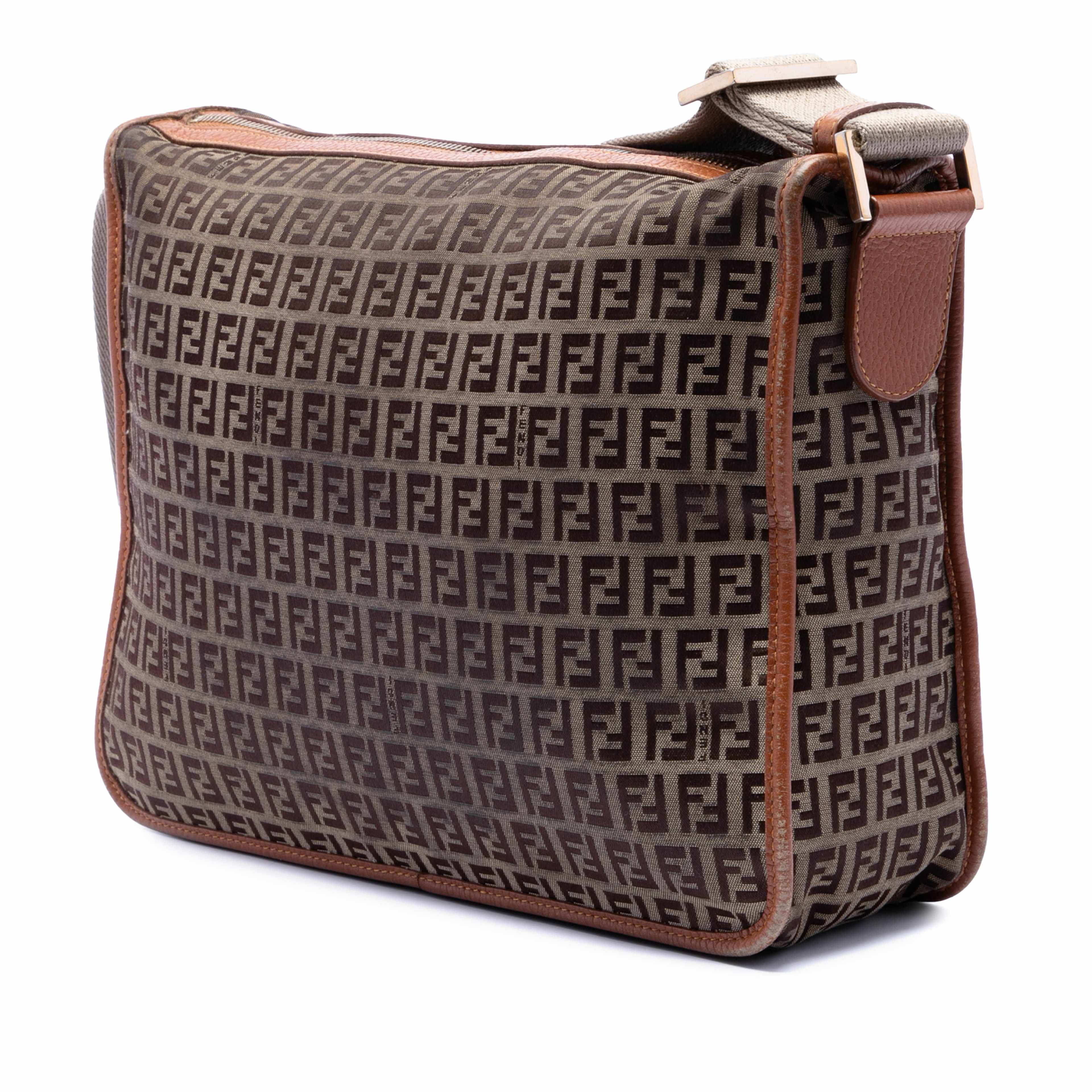 Fendi Zucchino Canvas F Charm Crossbody, från Luxclusif, i färgen beige. Klicka för att öppna bilden i stort format