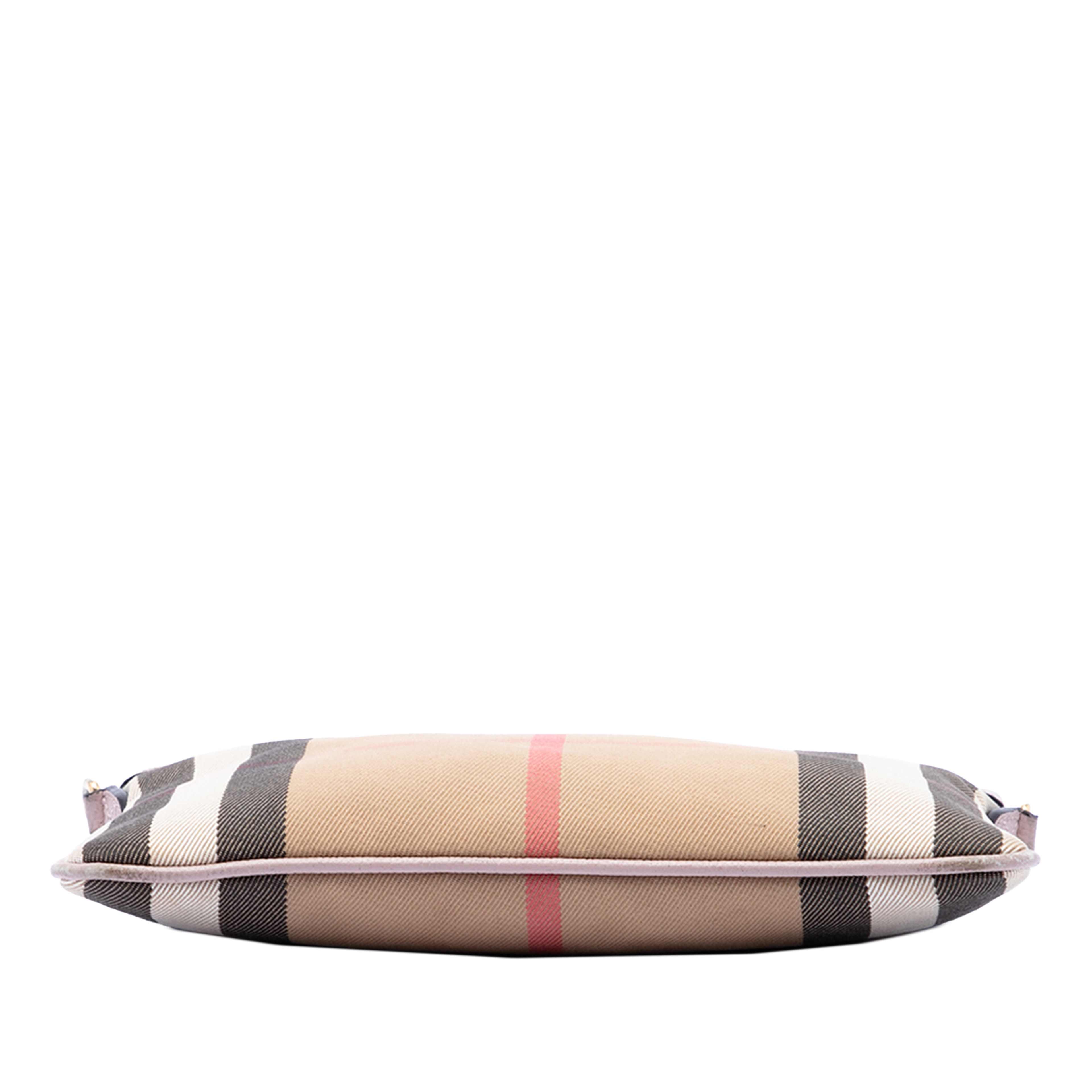 Burberry House Check Canvas Derby Peyton Crossbody, från Luxclusif, i färgen light brown. Klicka för att öppna bilden i stort format