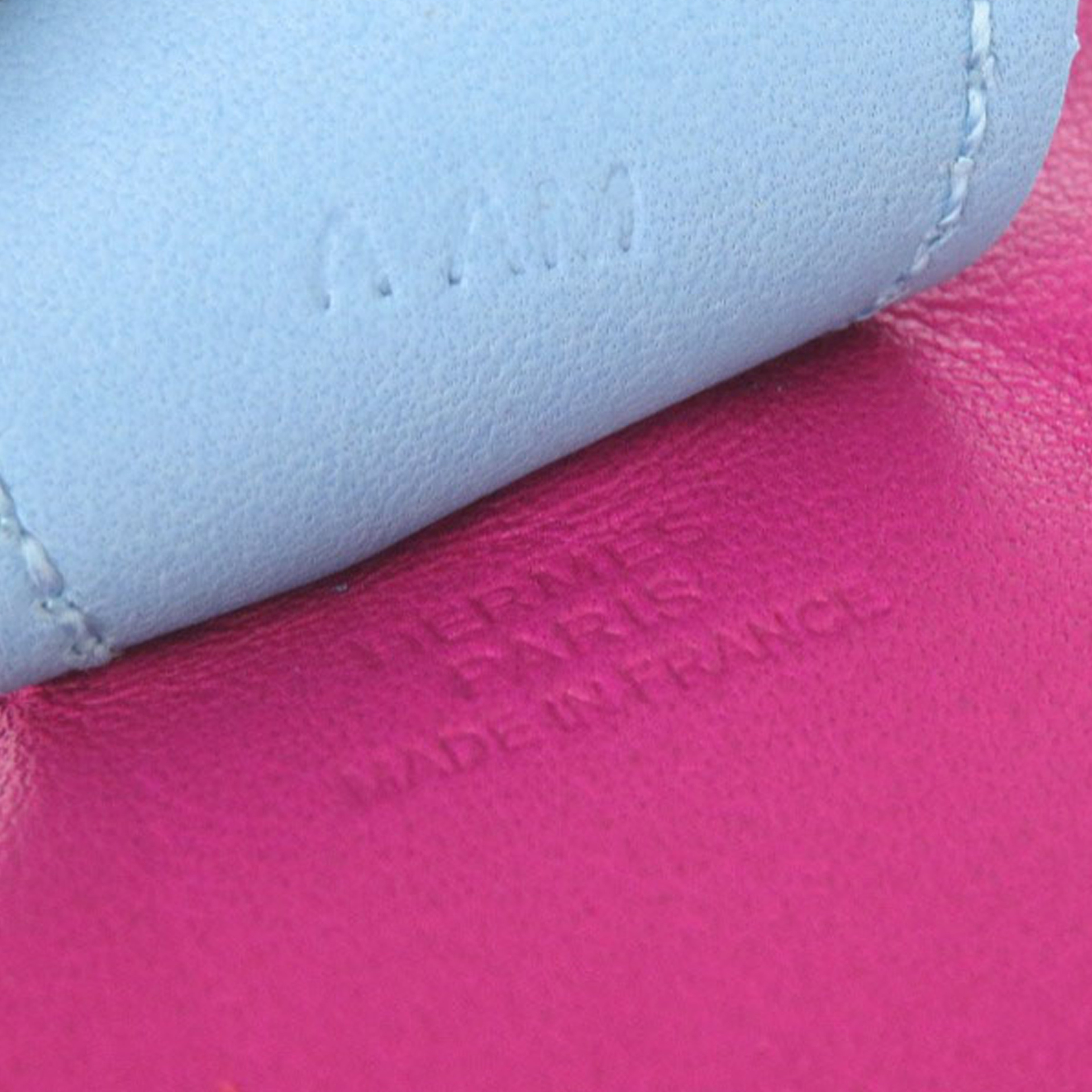Hermès Toile Herbag Zip 31, från Luxclusif, i färgen rosa. Klicka för att öppna bilden i stort format
