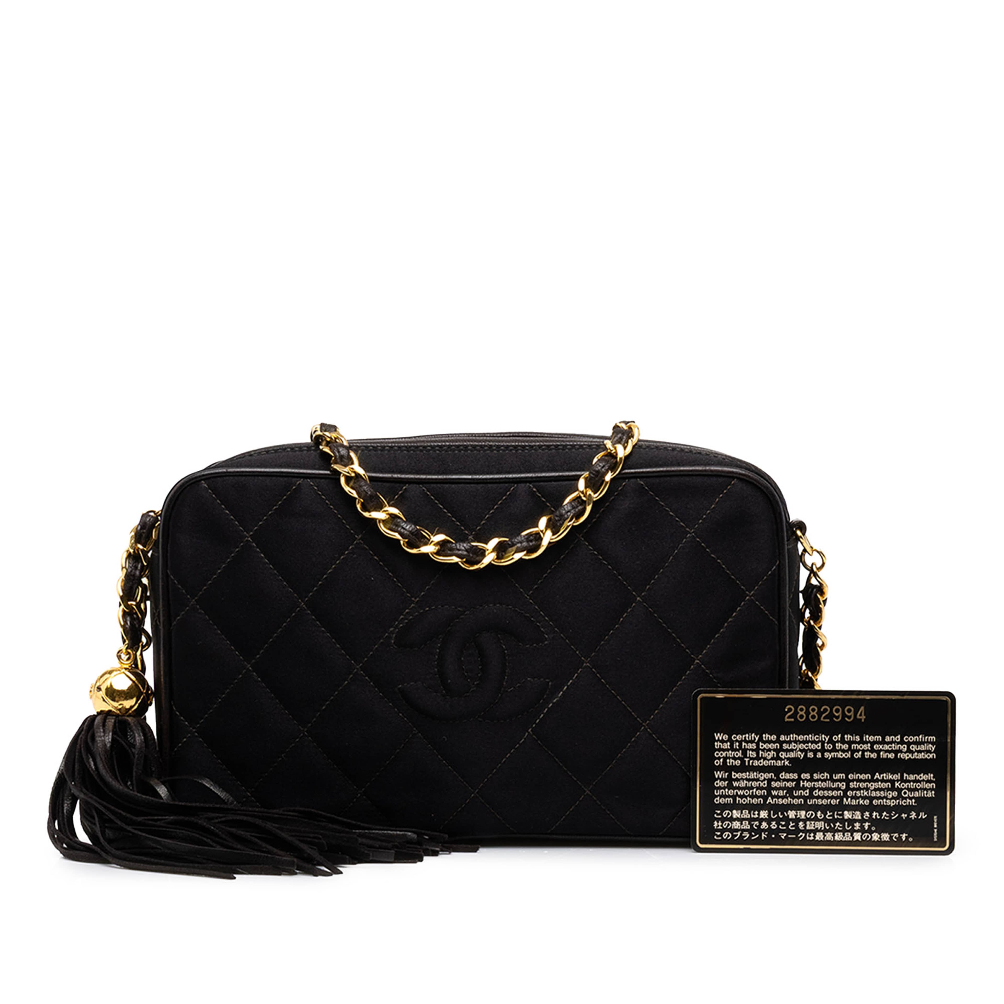 Chanel Cc Diamond Quilted Satin Tassel Camera Bag, från Luxclusif, i färgen svart. Klicka för att öppna bilden i stort format