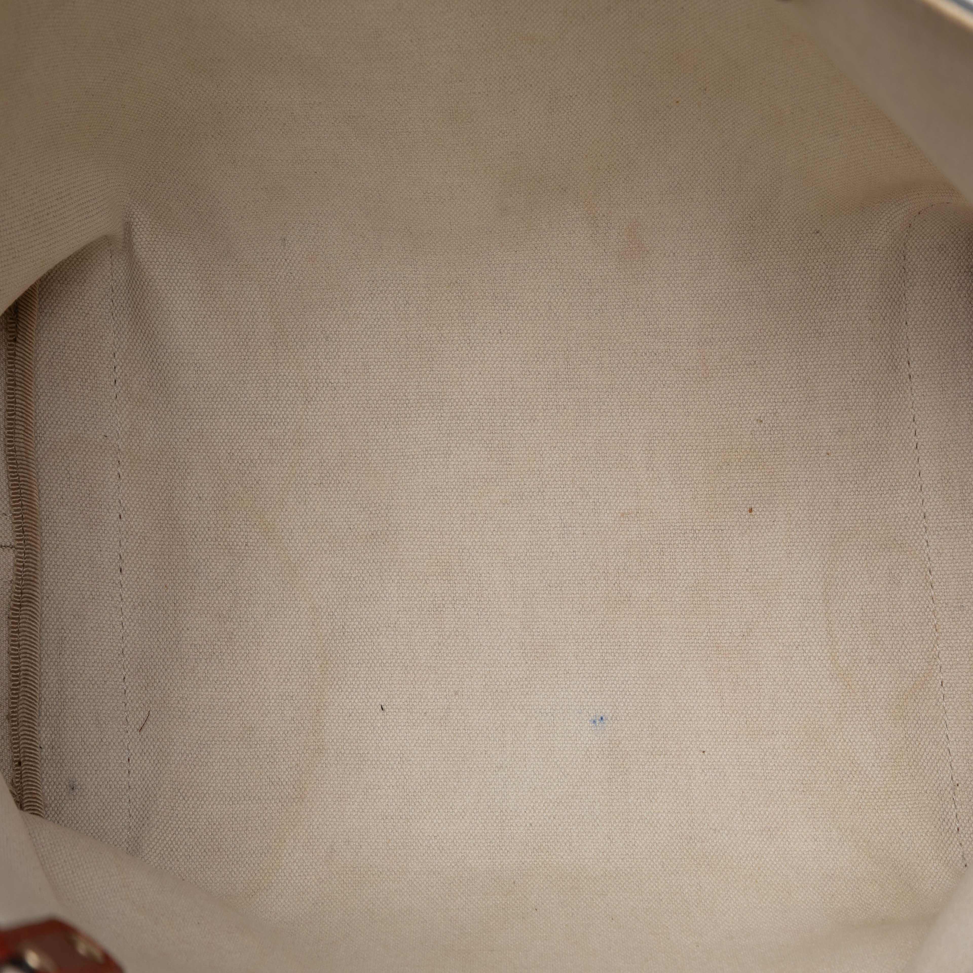 Gucci Medium Gg Canvas Craft Tote, från Luxclusif, i färgen beige. Klicka för att öppna bilden i stort format