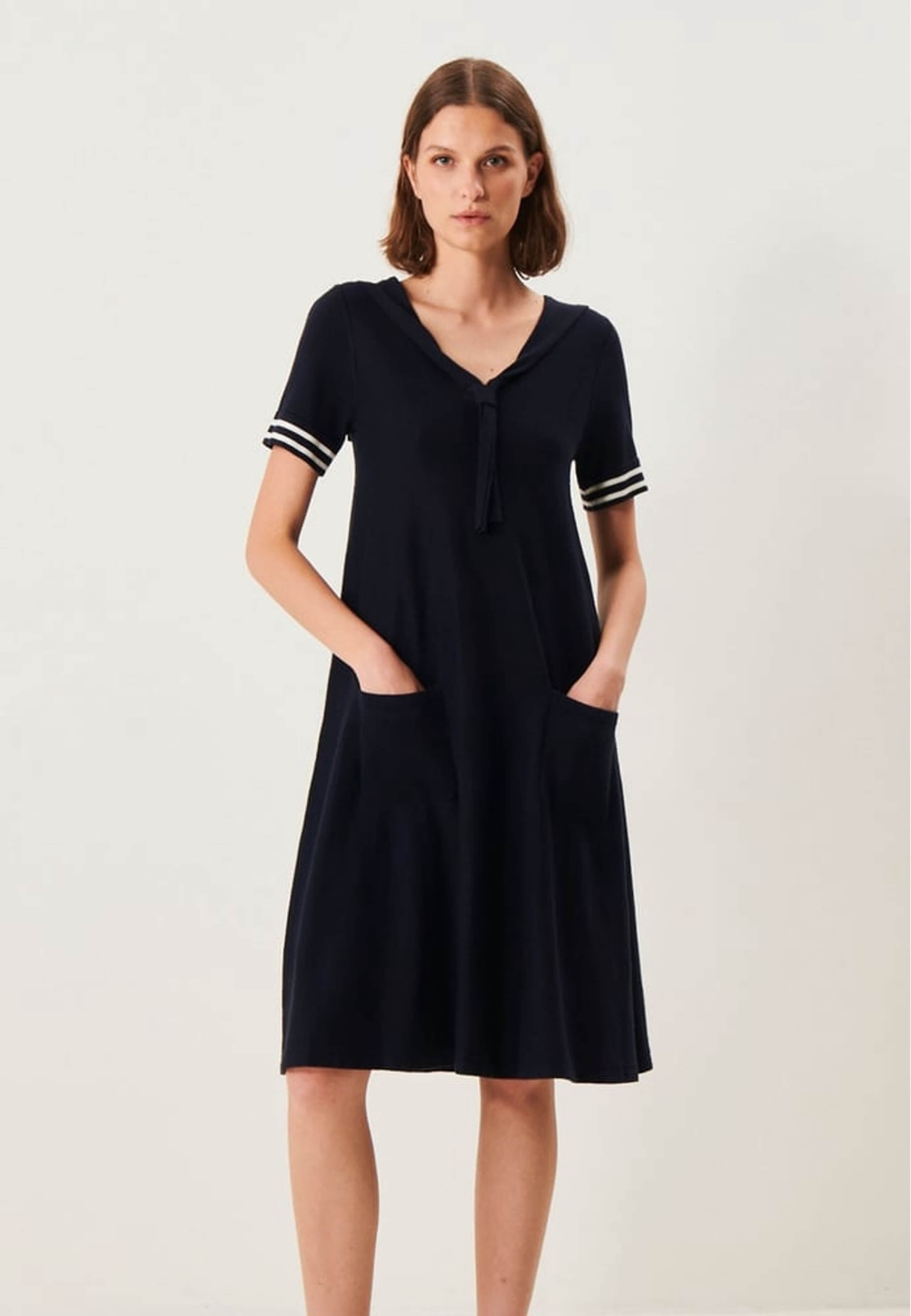Sailor Dress, från Jumperfabriken, i färgen navy. Klicka för att öppna bilden i stort format