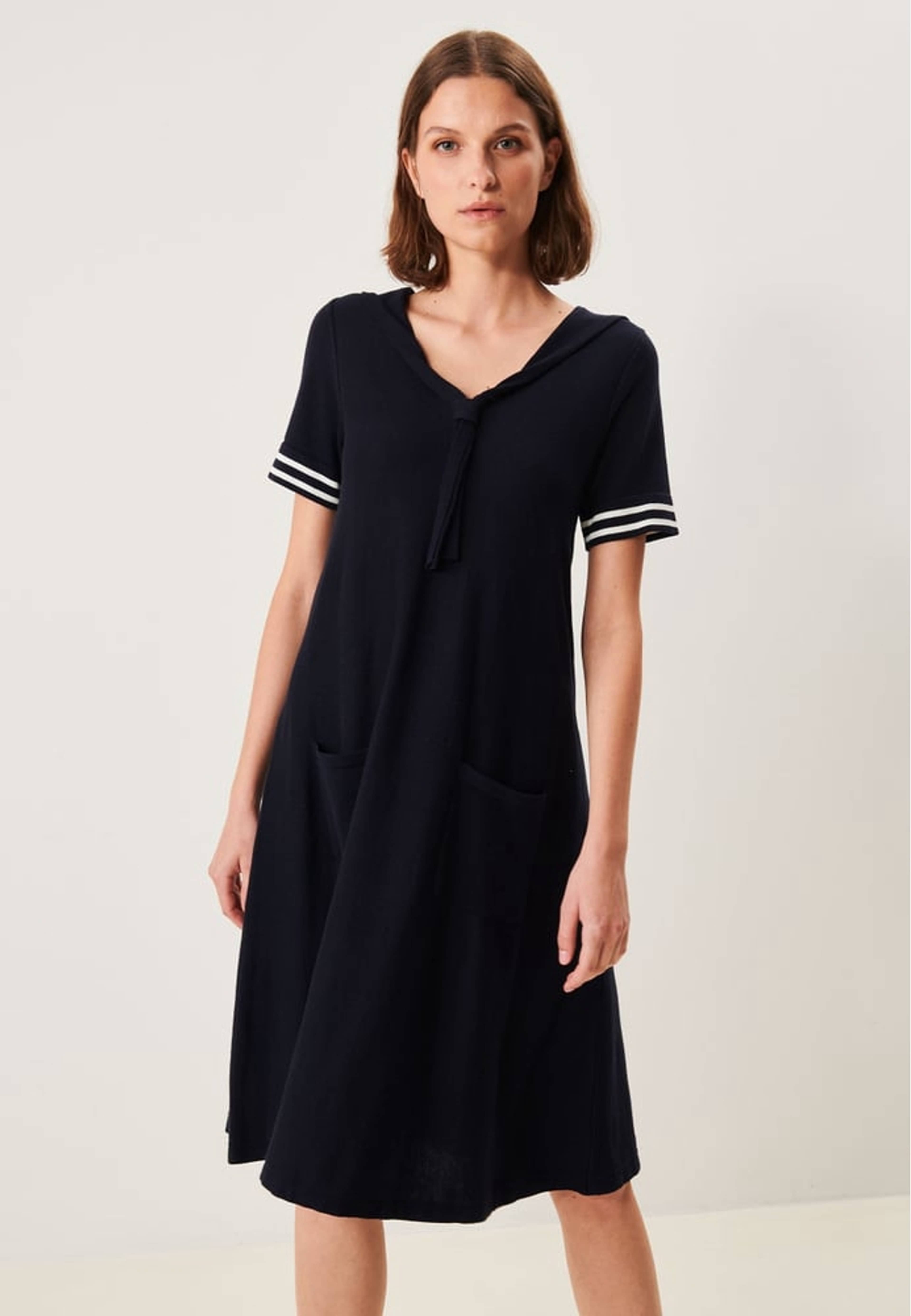 Sailor Dress, från Jumperfabriken, i färgen navy. Klicka för att öppna bilden i stort format