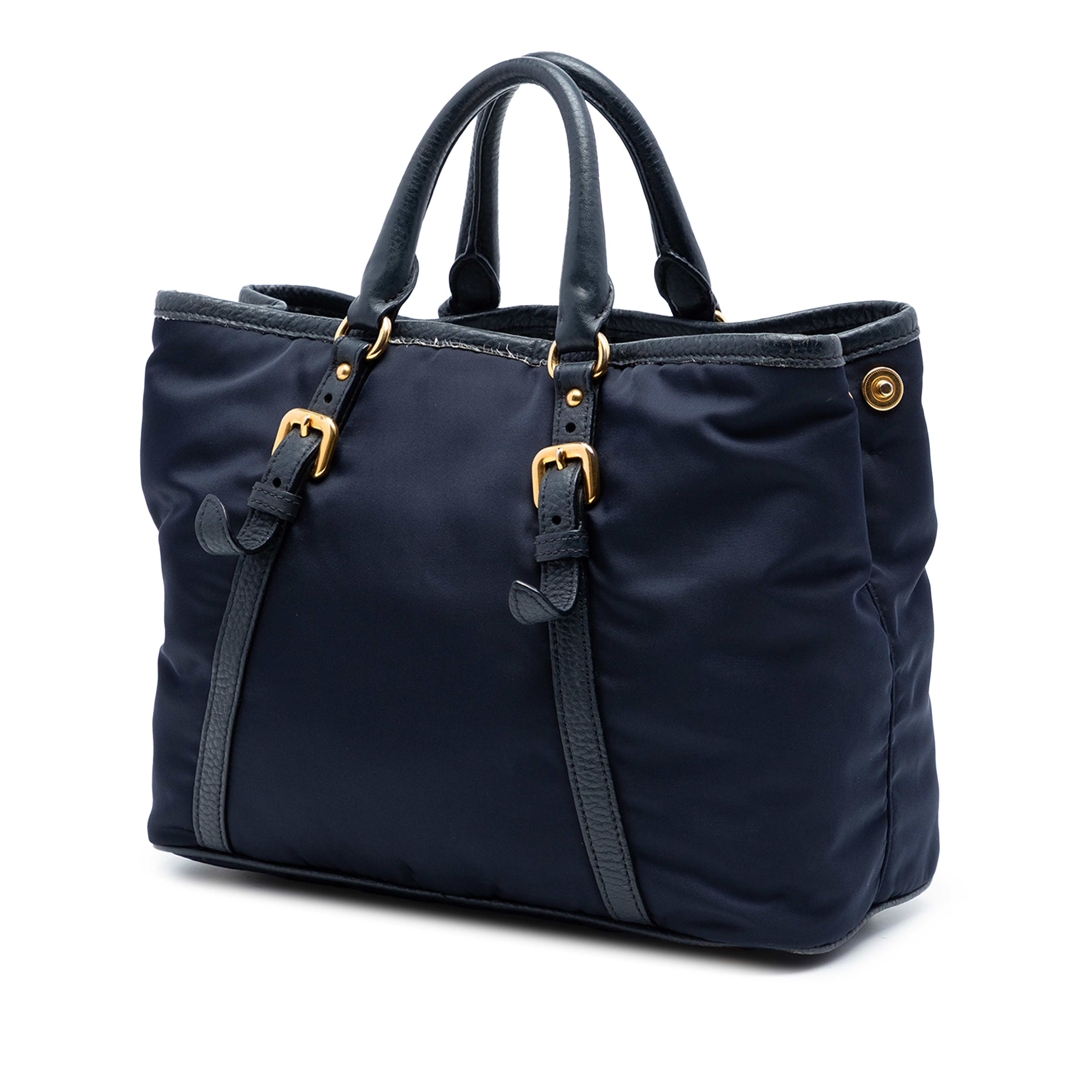 Prada Vitello Daino Trimmed Tessuto Satchel, från Luxclusif, i färgen navy. Klicka för att öppna bilden i stort format