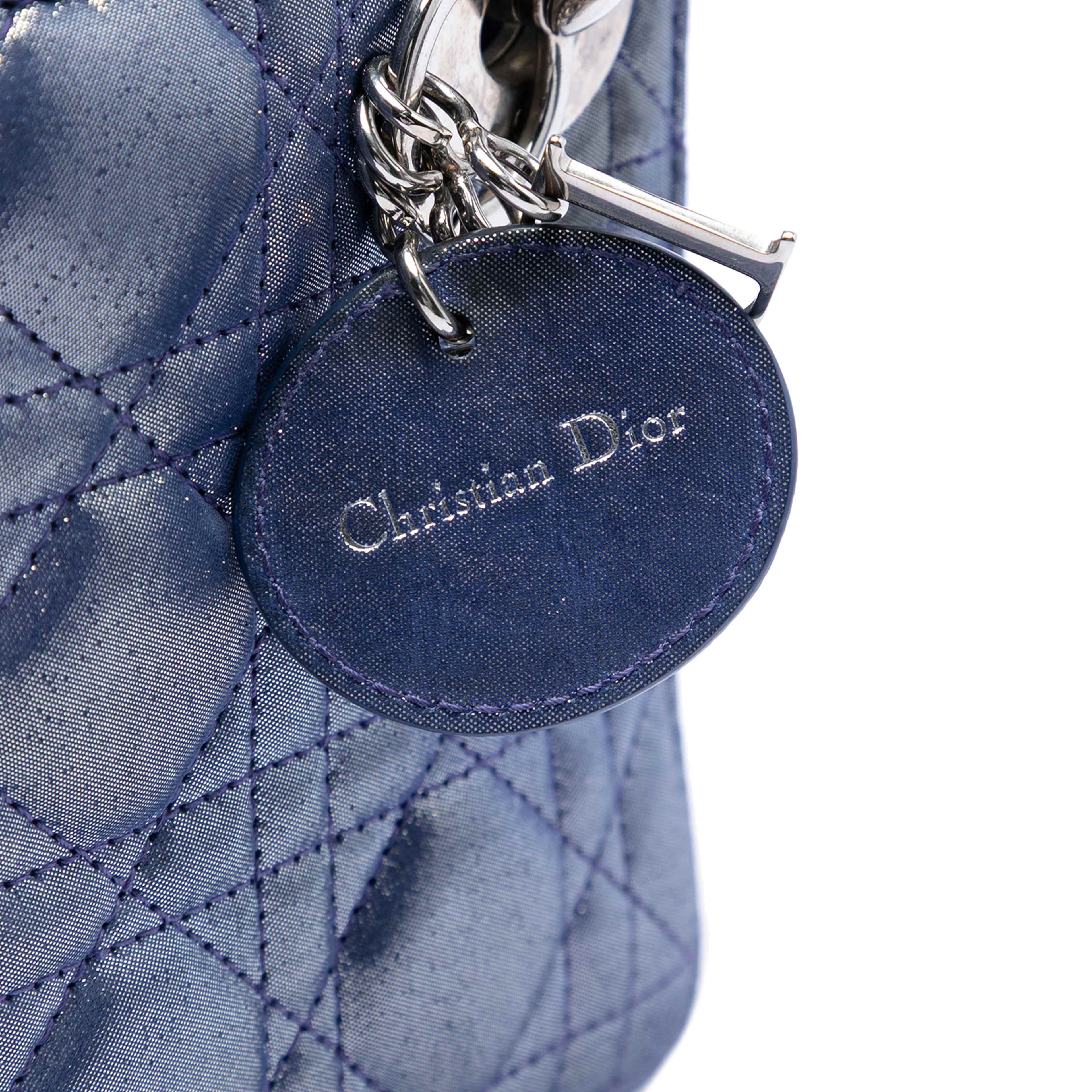 Dior Mini Iridescent Lambskin Cannage Lady Dior, från Luxclusif, i färgen dark blue. Klicka för att öppna bilden i stort format