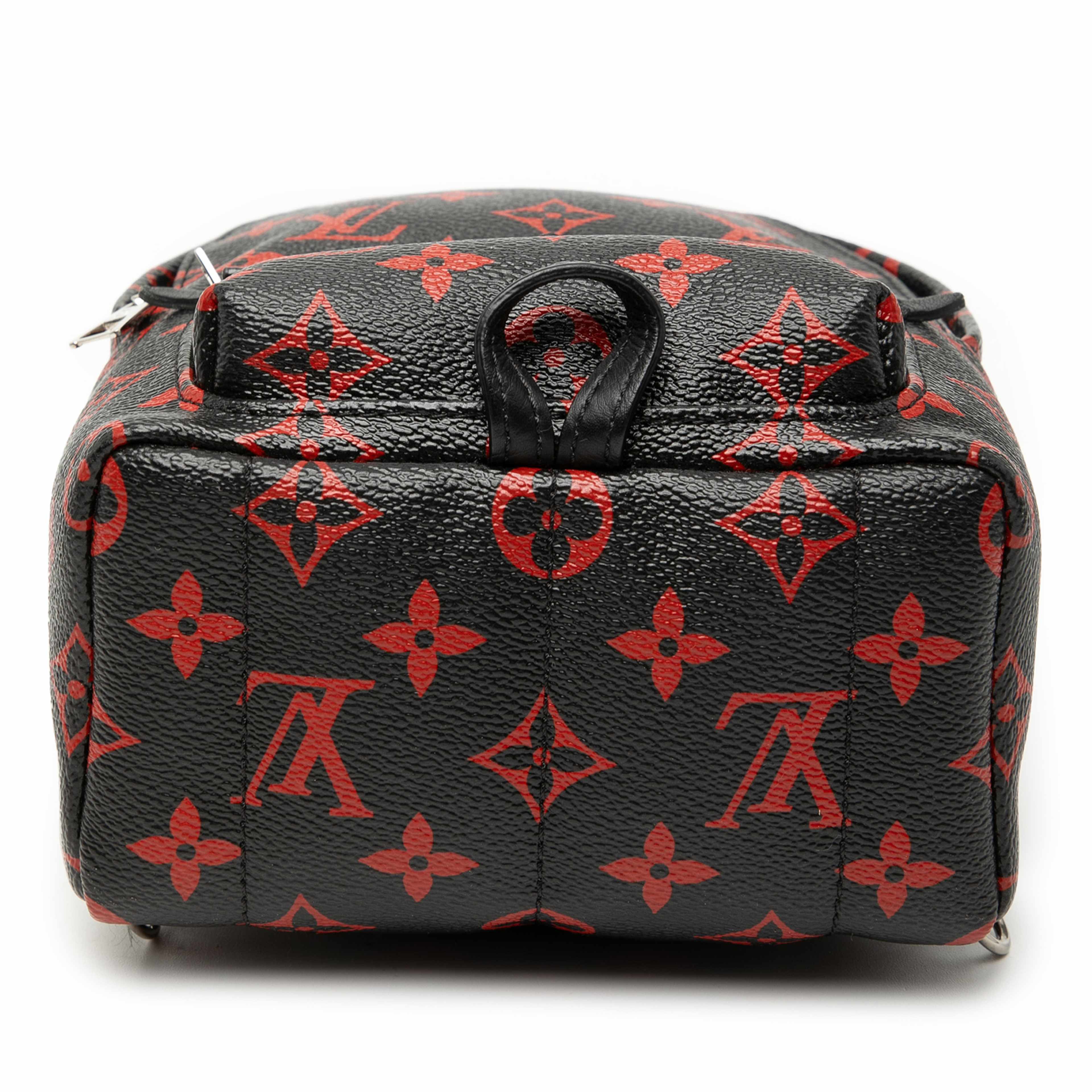 Louis Vuitton Limited Edition Monogram Infrarouge Mini Palm Springs, från Luxclusif, i färgen black. Klicka för att öppna bilden i stort format
