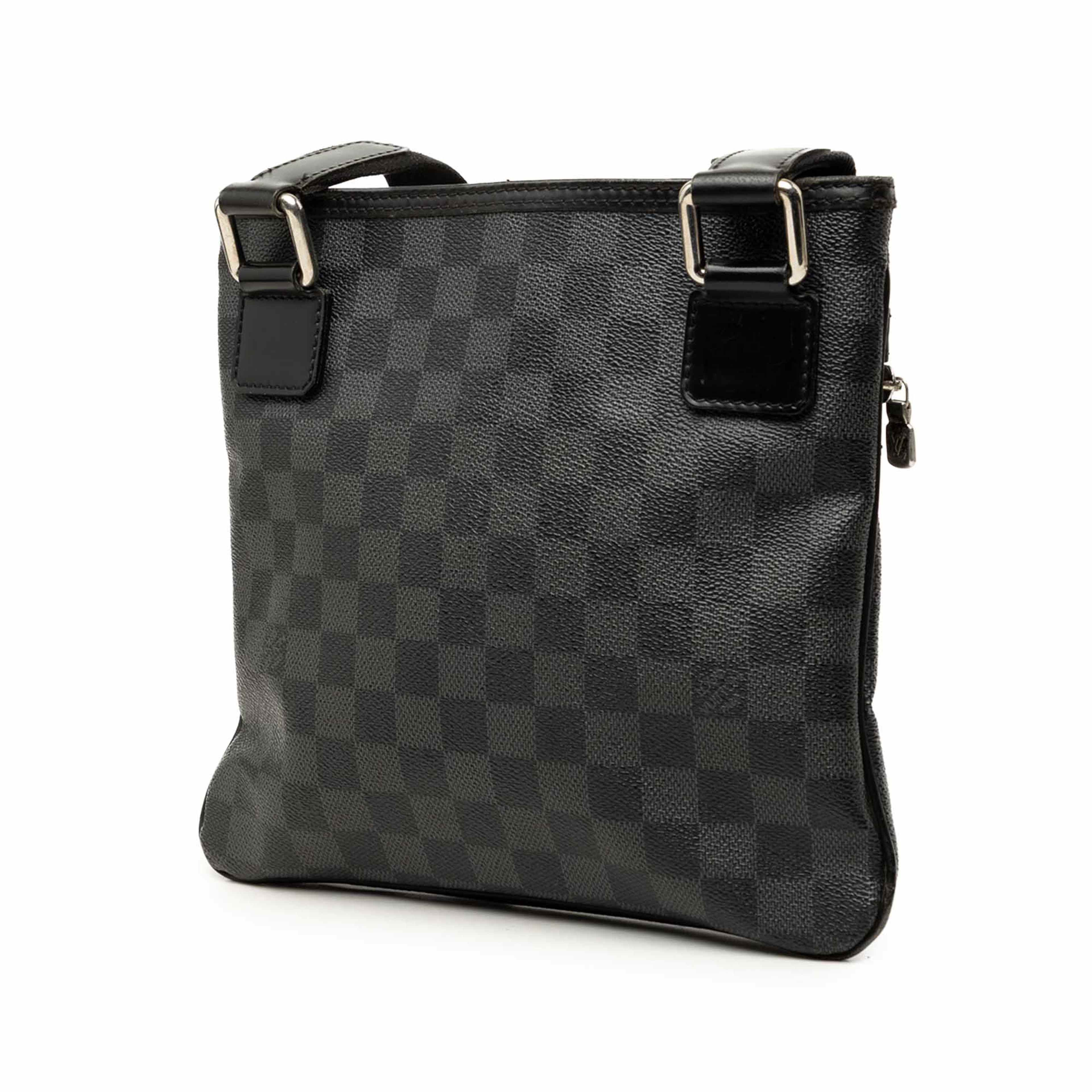 Louis Vuitton Damier Graphite Thomas, från Luxclusif, i färgen svart. Klicka för att öppna bilden i stort format