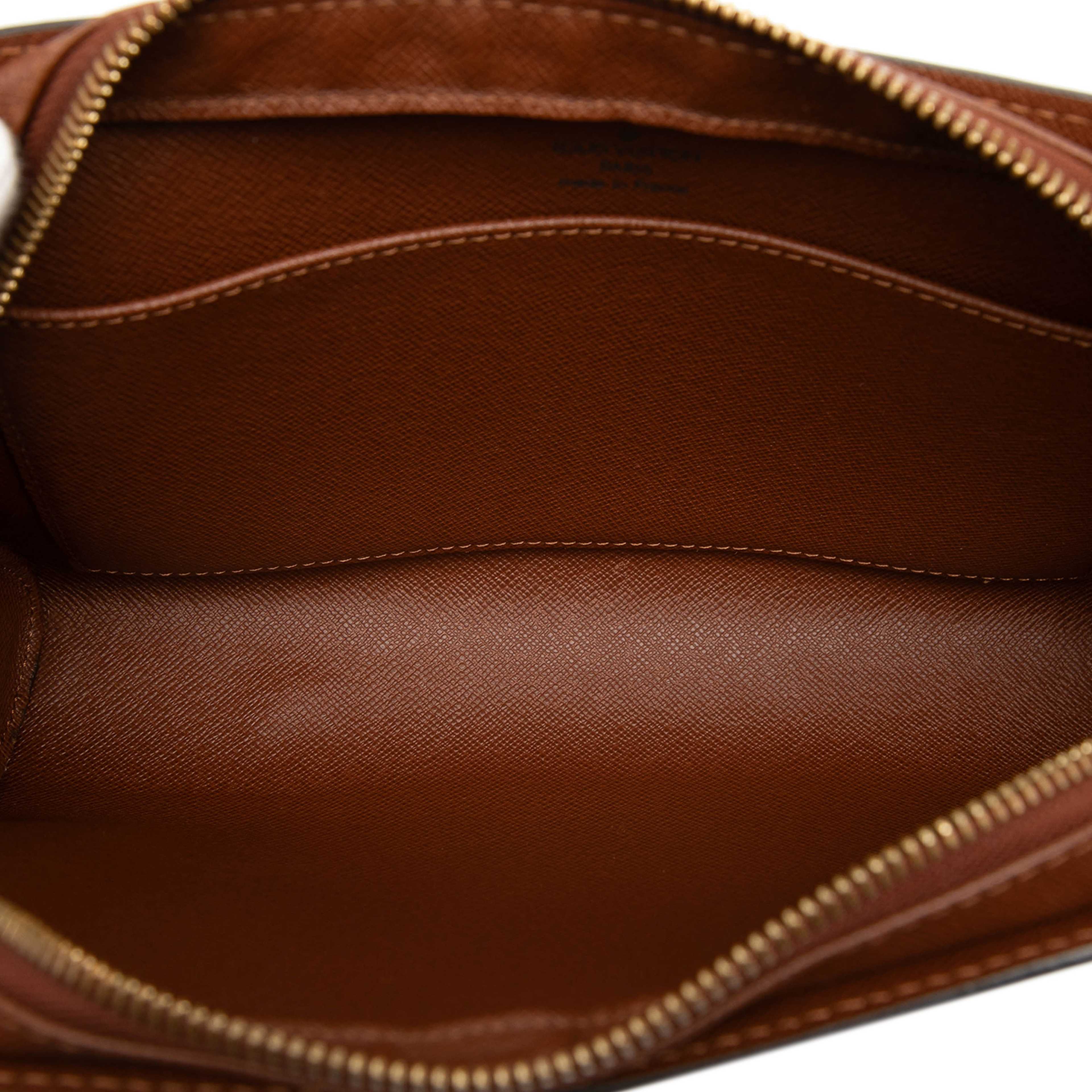 Louis Vuitton Monogram Orsay, från Luxclusif, i färgen brown. Klicka för att öppna bilden i stort format