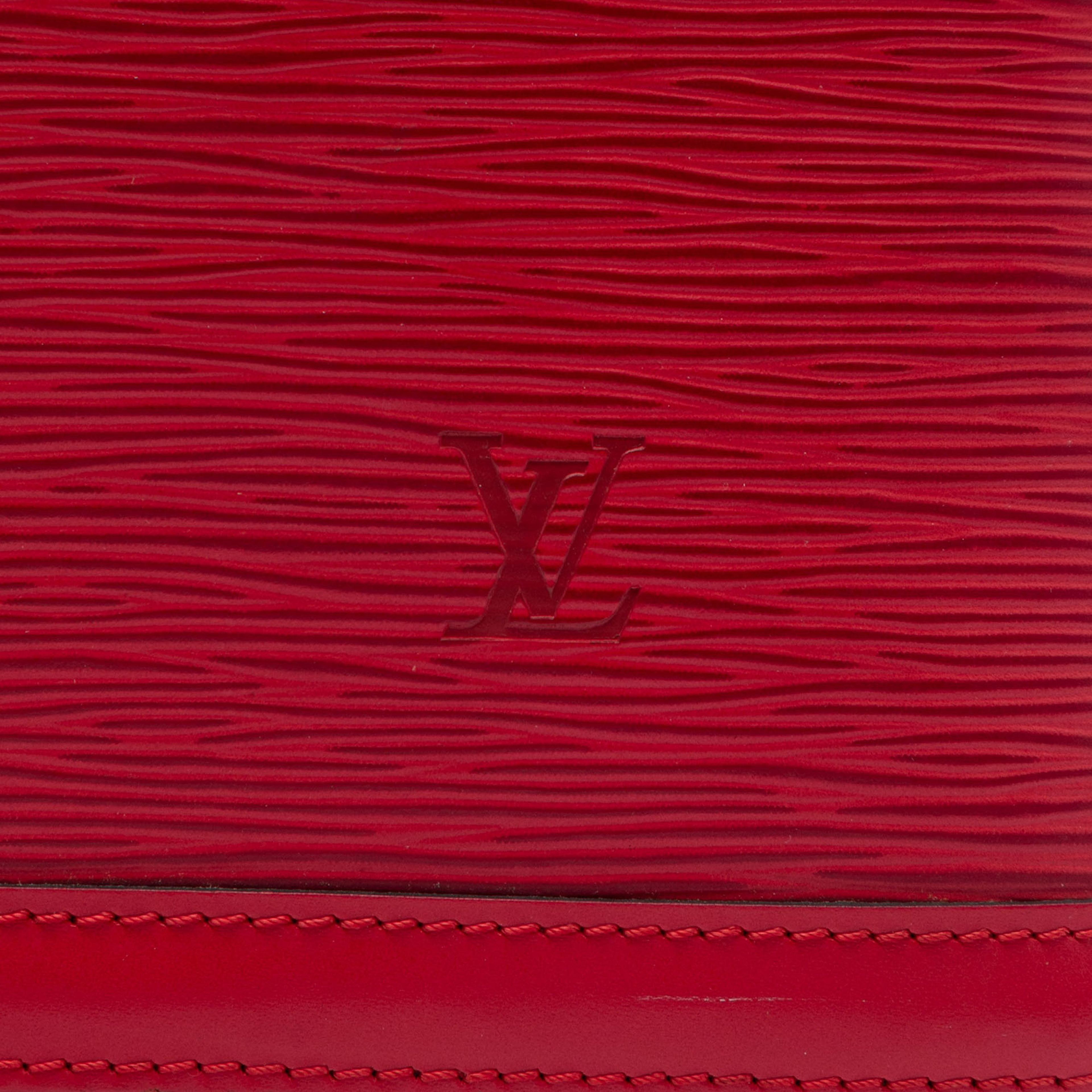Louis Vuitton Epi Lussac, från Luxclusif, i färgen red. Klicka för att öppna bilden i stort format
