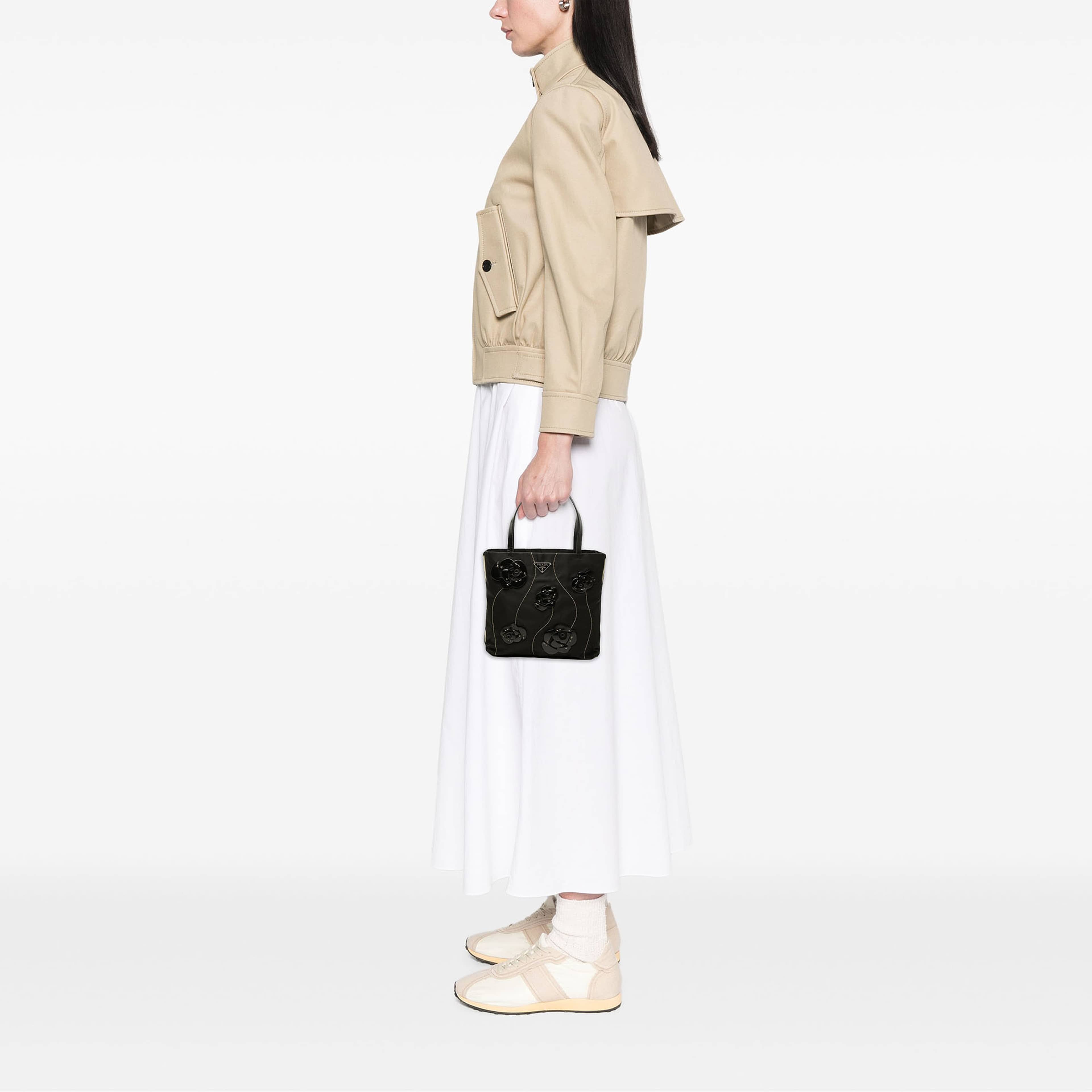 Prada Tessuto Rosette Tote, från Luxclusif, i färgen svart. Klicka för att öppna bilden i stort format