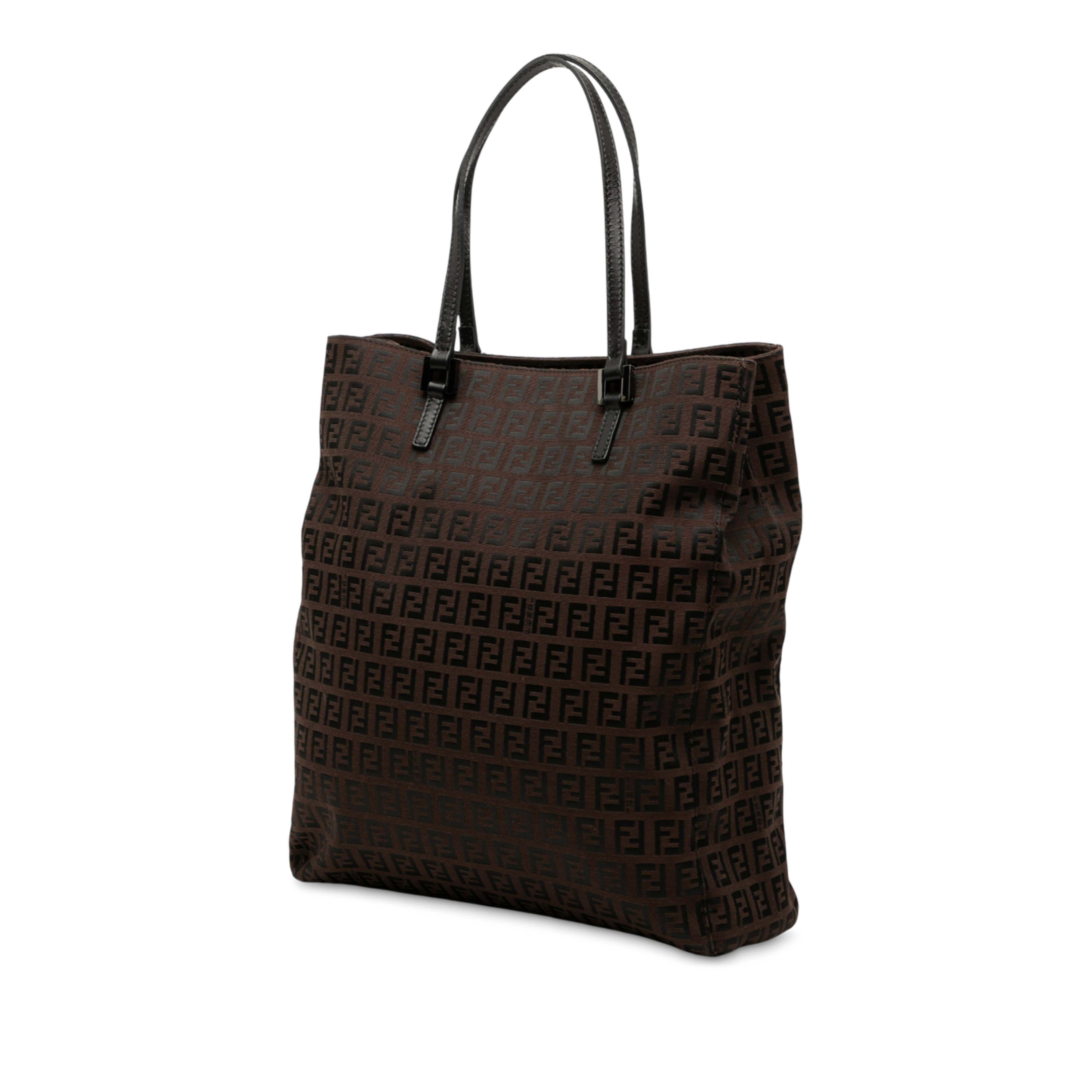 Fendi Zucchino Canvas Tote, från Luxclusif, i färgen dark brown. Klicka för att öppna bilden i stort format