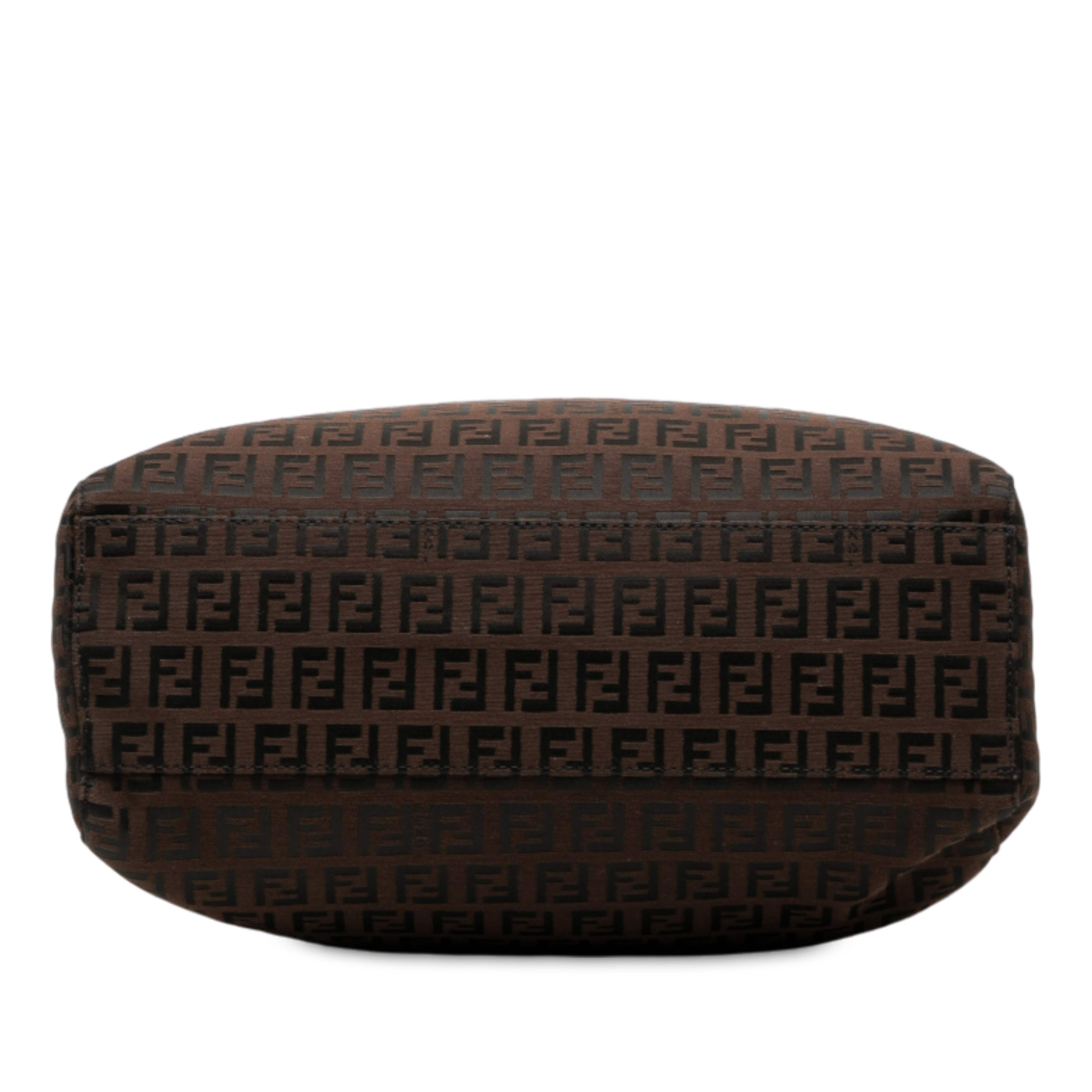 Fendi Zucchino Canvas Tote, från Luxclusif, i färgen dark brown. Klicka för att öppna bilden i stort format