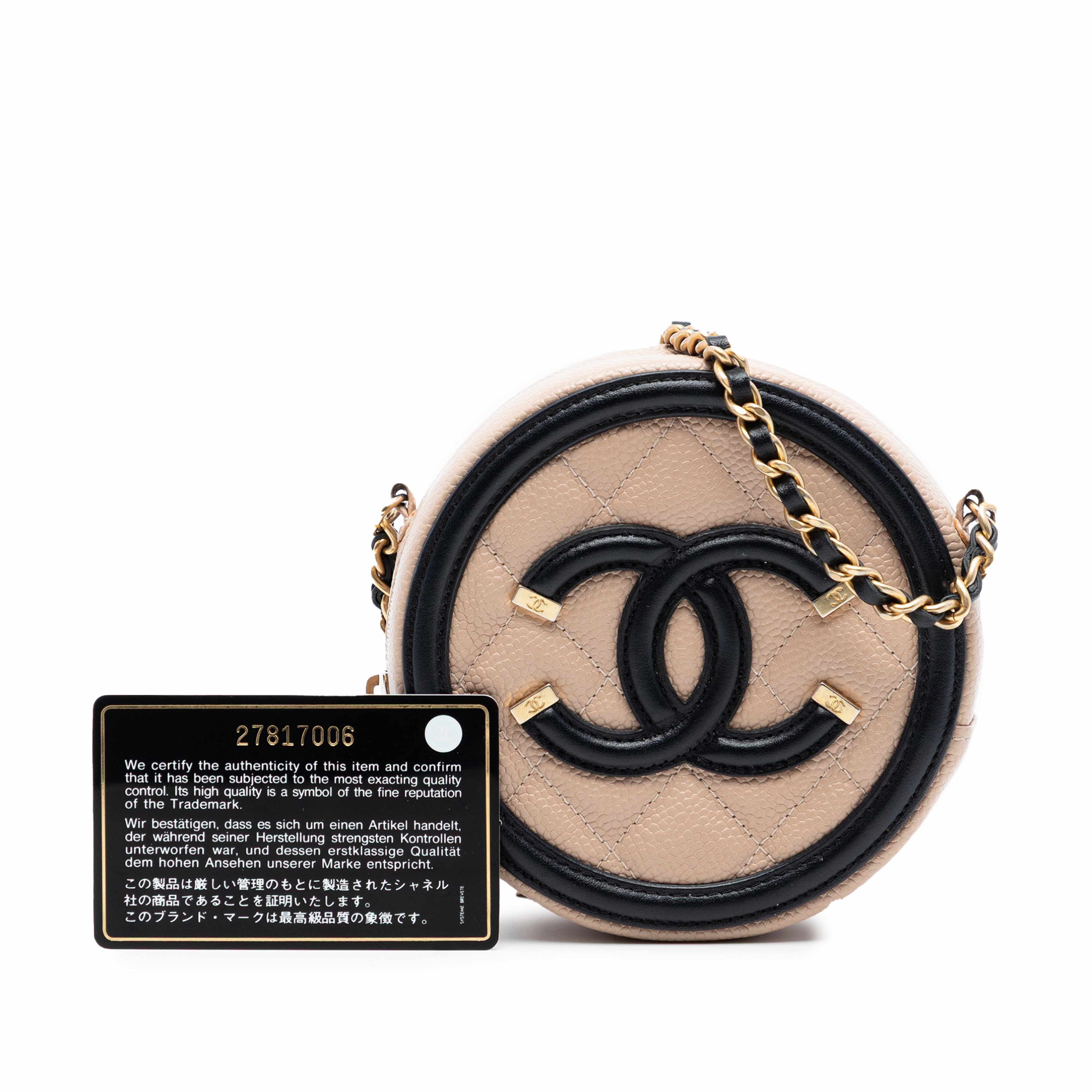 Chanel Caviar Cc Filigree Round Crossbody, från Luxclusif, i färgen beige. Klicka för att öppna bilden i stort format