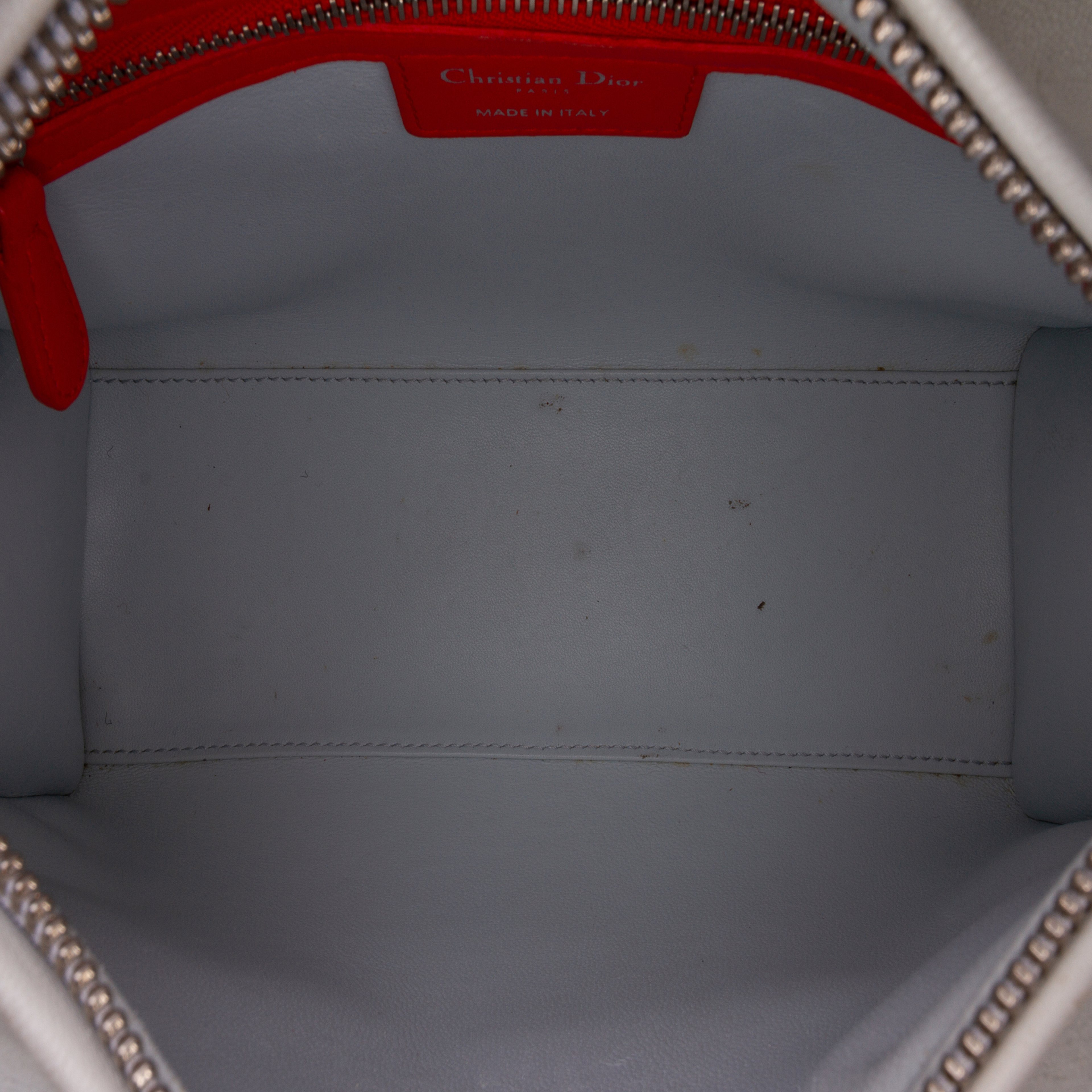Dior Medium Tricolor Lambskin Cannage Lady Dior, från Luxclusif, i färgen dark pink. Klicka för att öppna bilden i stort format