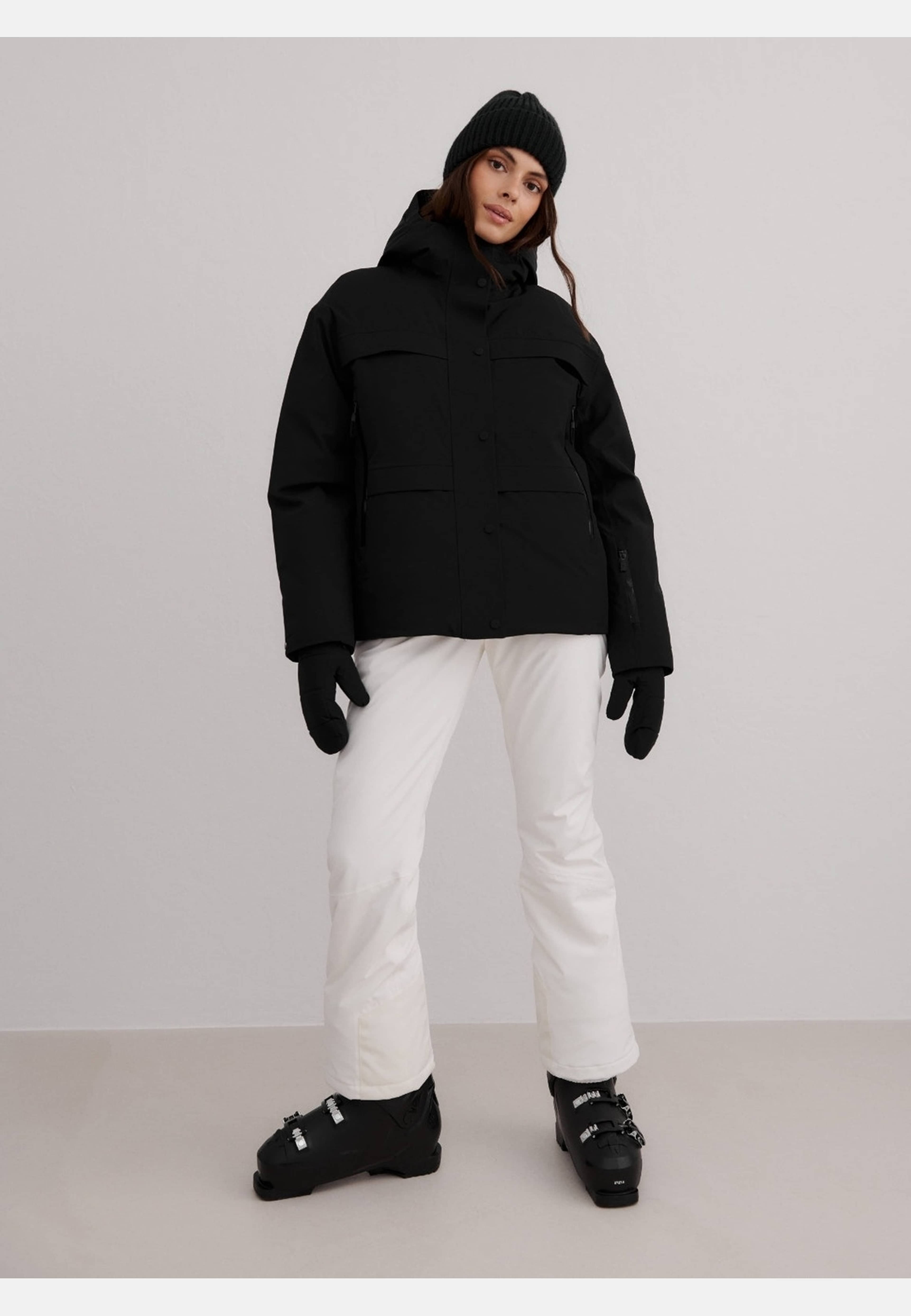 Vermont Jacket, från aim'n, i färgen black. Klicka för att öppna bilden i stort format