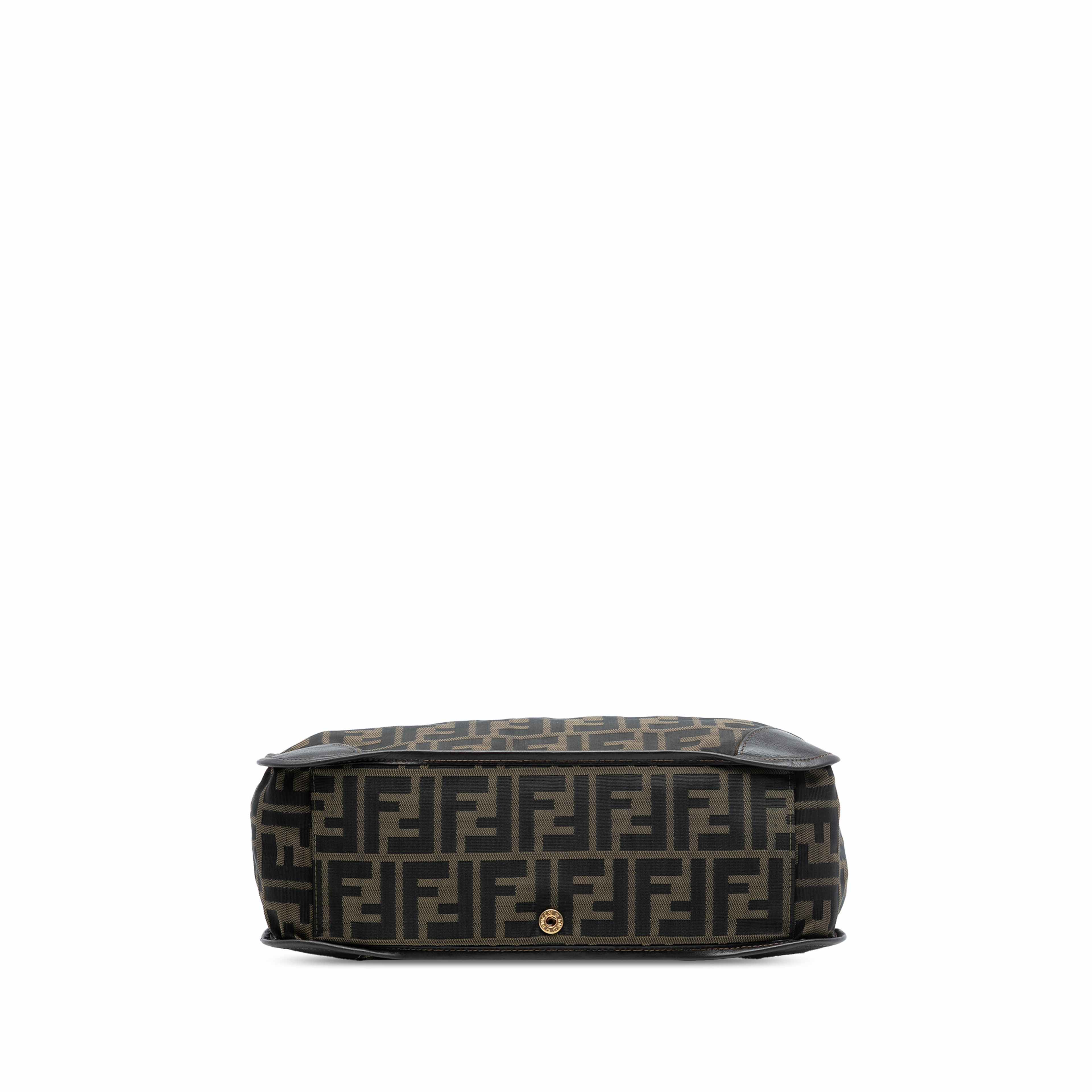 Fendi Zucca Canvas Shopping Tote, från Luxclusif, i färgen brown. Klicka för att öppna bilden i stort format