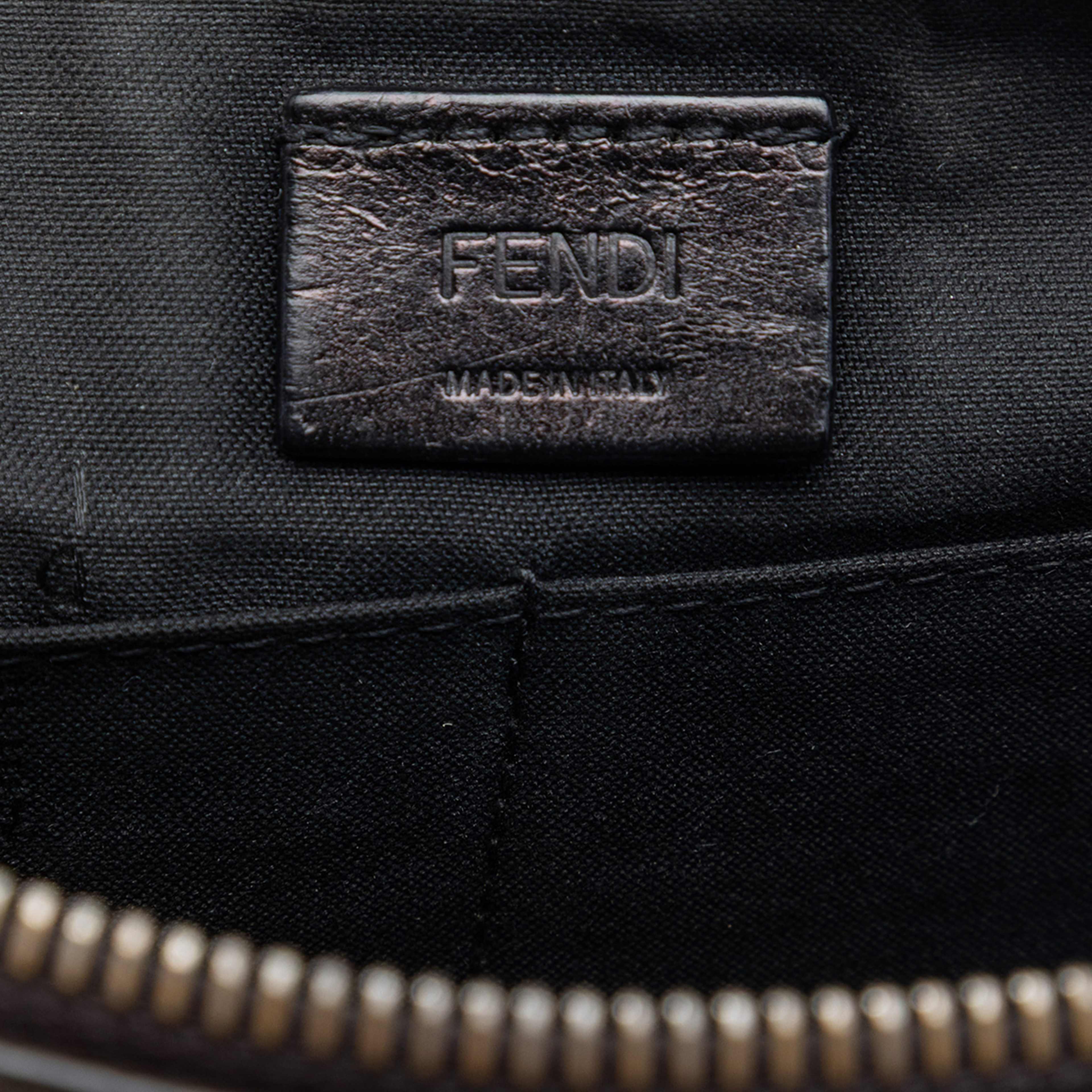 Fendi Ff 1974 Coated Canvas And Leather Diagonal Clutch, från Luxclusif, i färgen brun. Klicka för att öppna bilden i stort format