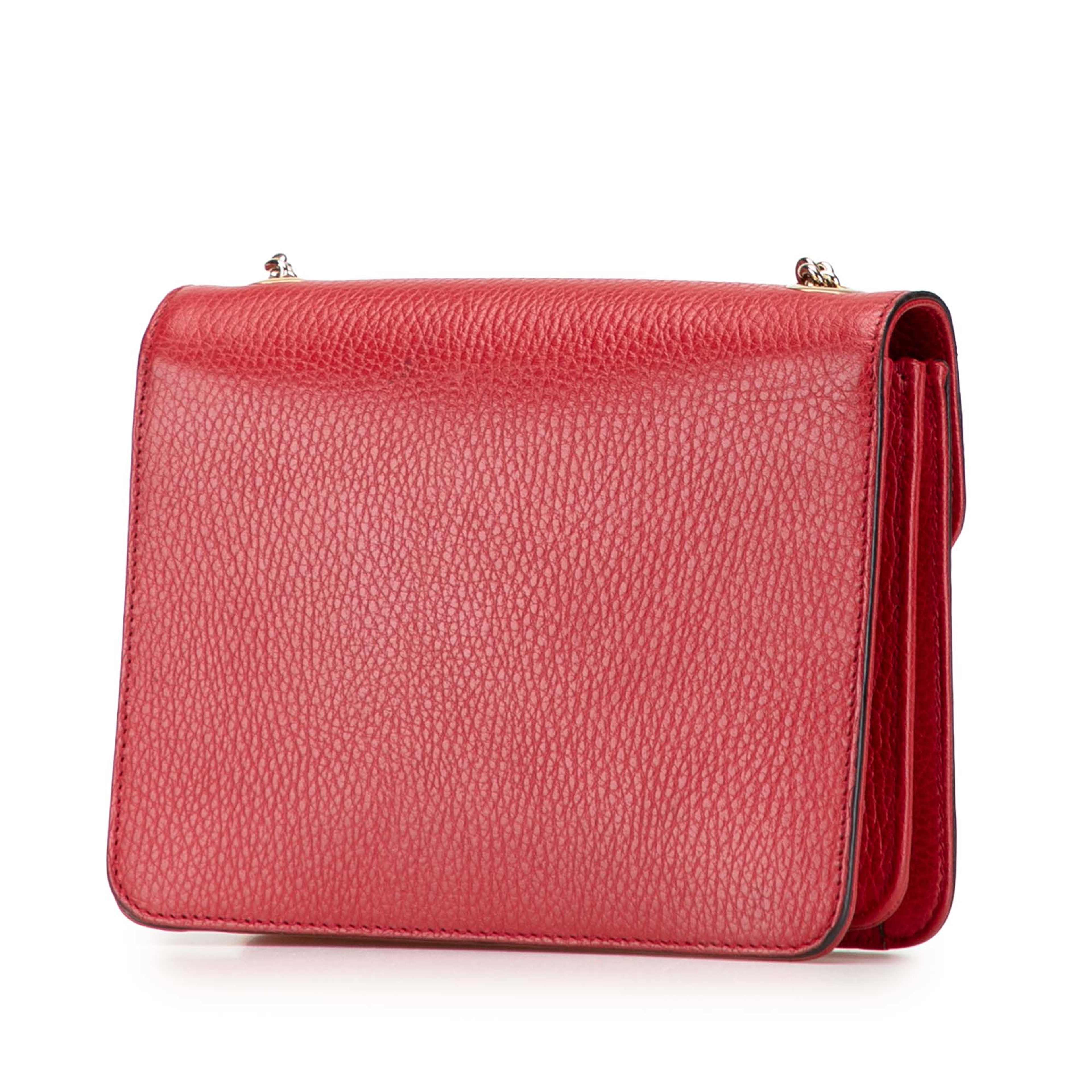 Gucci Small Dollar Calfskin Interlocking G Crossbody, från Luxclusif, i färgen red. Klicka för att öppna bilden i stort format