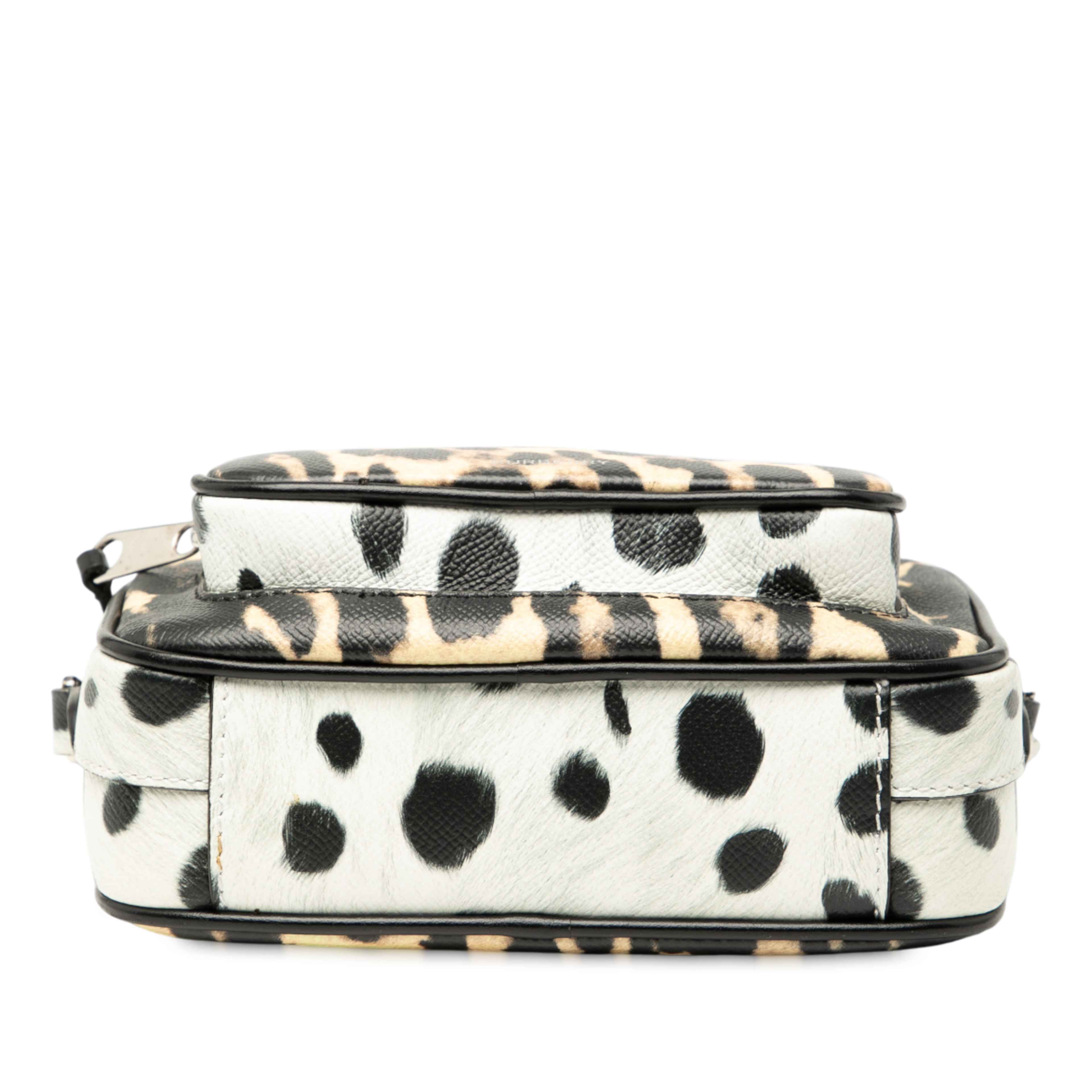Burberry Leopard Printed Leather Camera Bag, från Luxclusif, i färgen brun. Klicka för att öppna bilden i stort format
