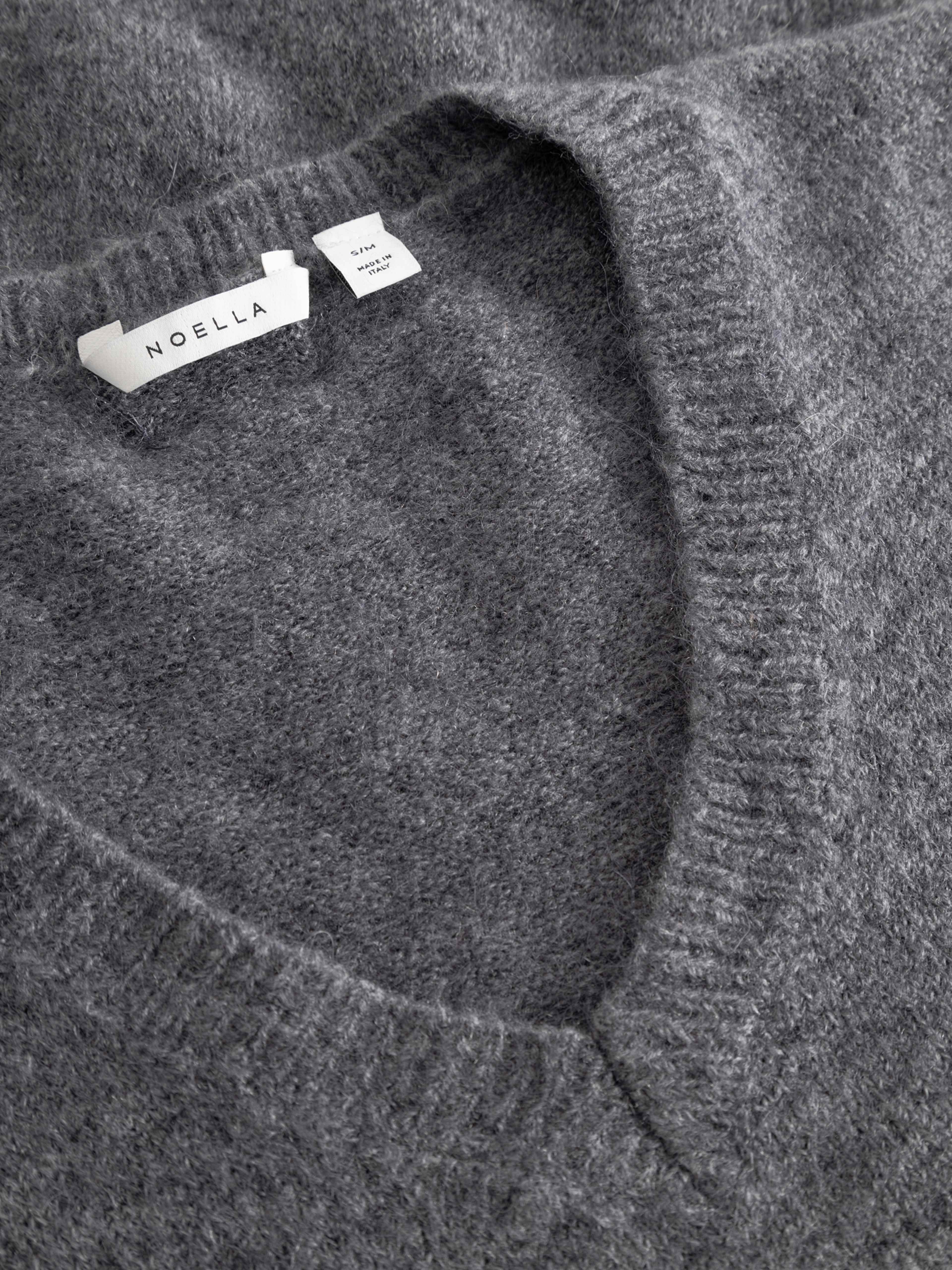 N-leatrice Knit Vest - Dark Grey Melange, från Noella, i färgen dark grey melange. Klicka för att öppna bilden i stort format