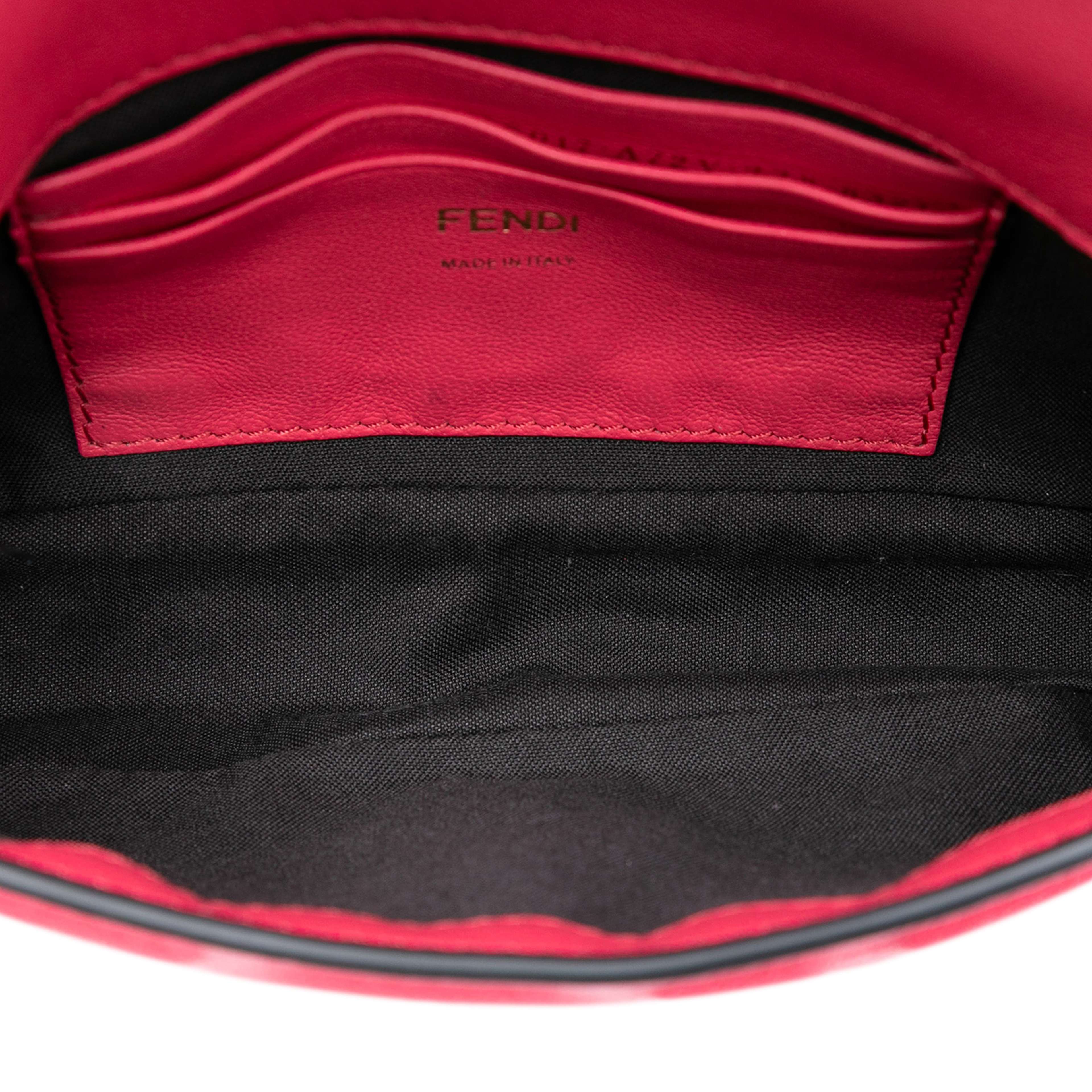 Fendi Mini Zucca Embossed Leather Baguette Satchel, från Luxclusif, i färgen dark pink. Klicka för att öppna bilden i stort format