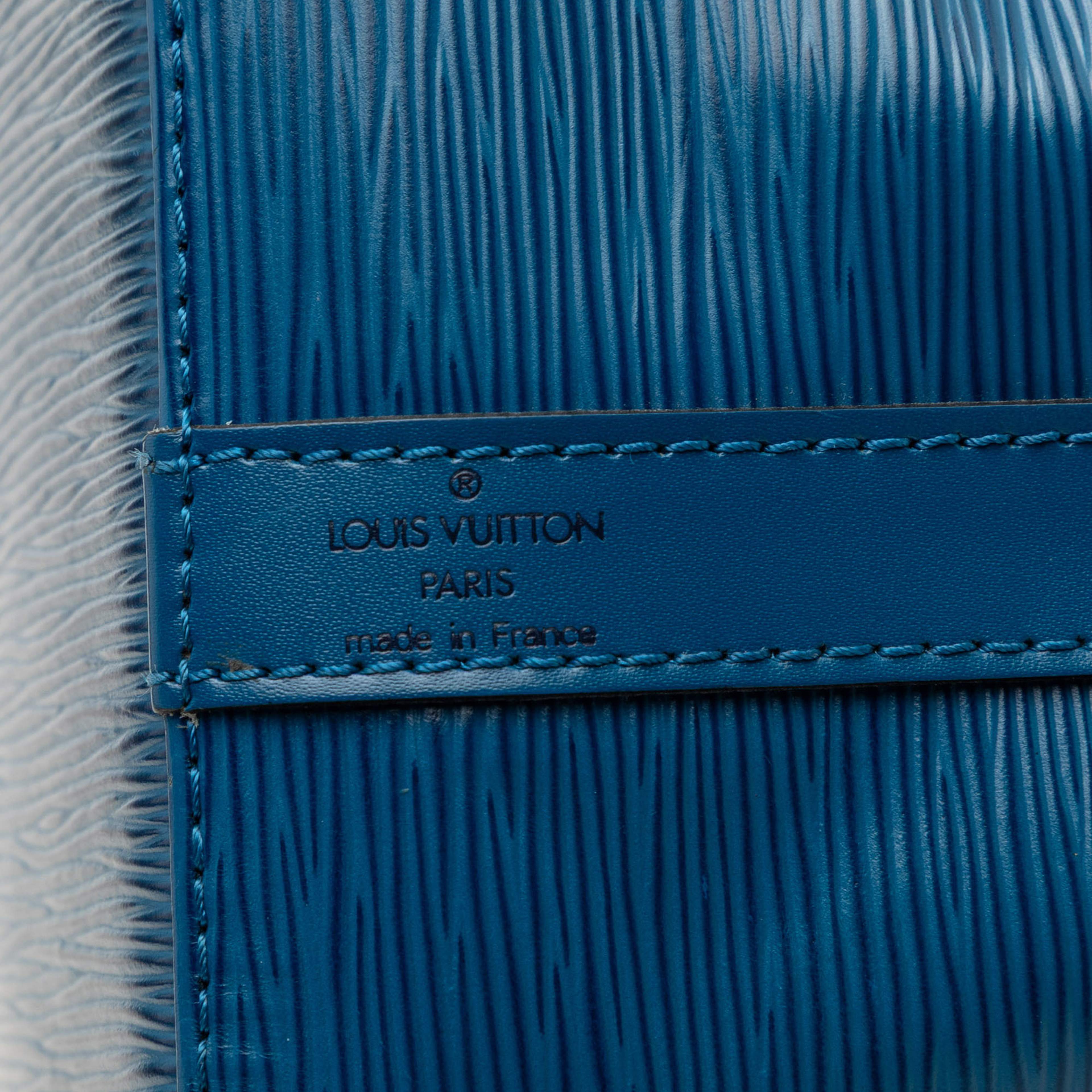 Louis Vuitton Epi Petit Noe, från Luxclusif, i färgen blå. Klicka för att öppna bilden i stort format