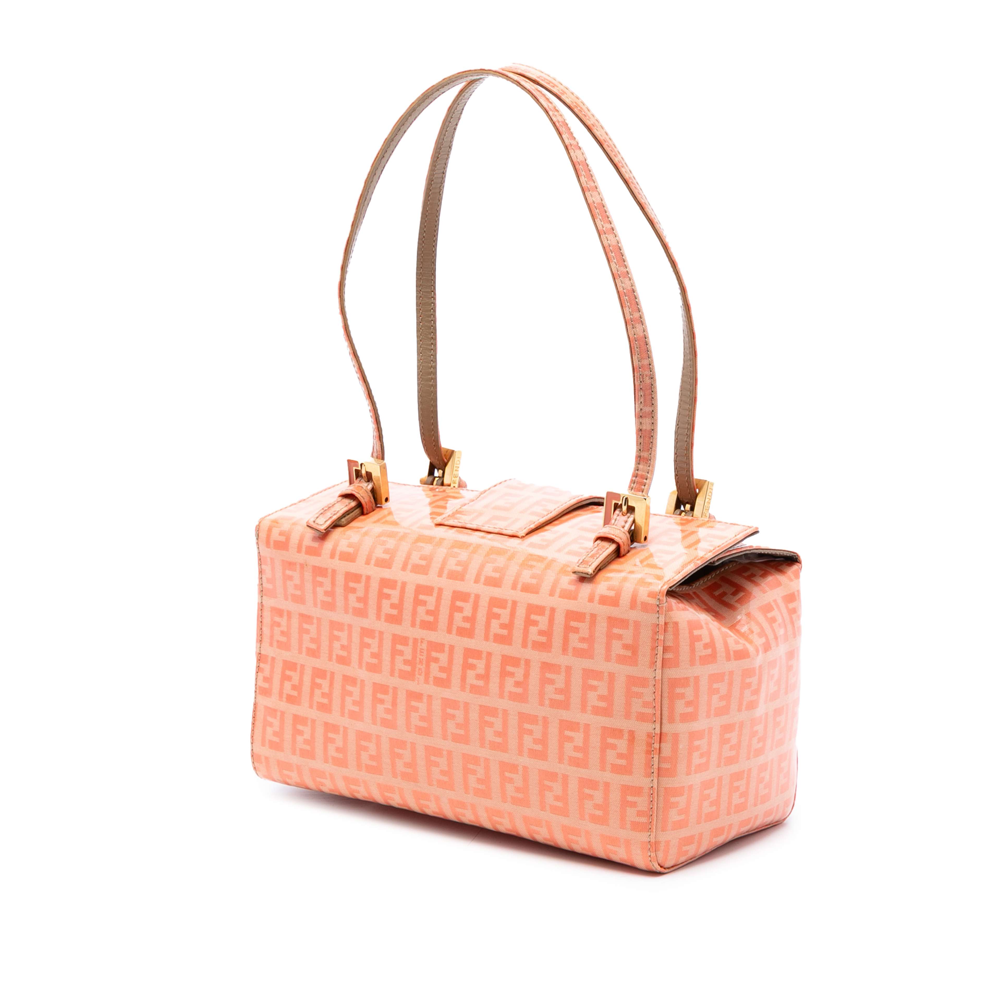 Fendi Zucchino Crystal Shoulder Bag, från Luxclusif, i färgen orange. Klicka för att öppna bilden i stort format
