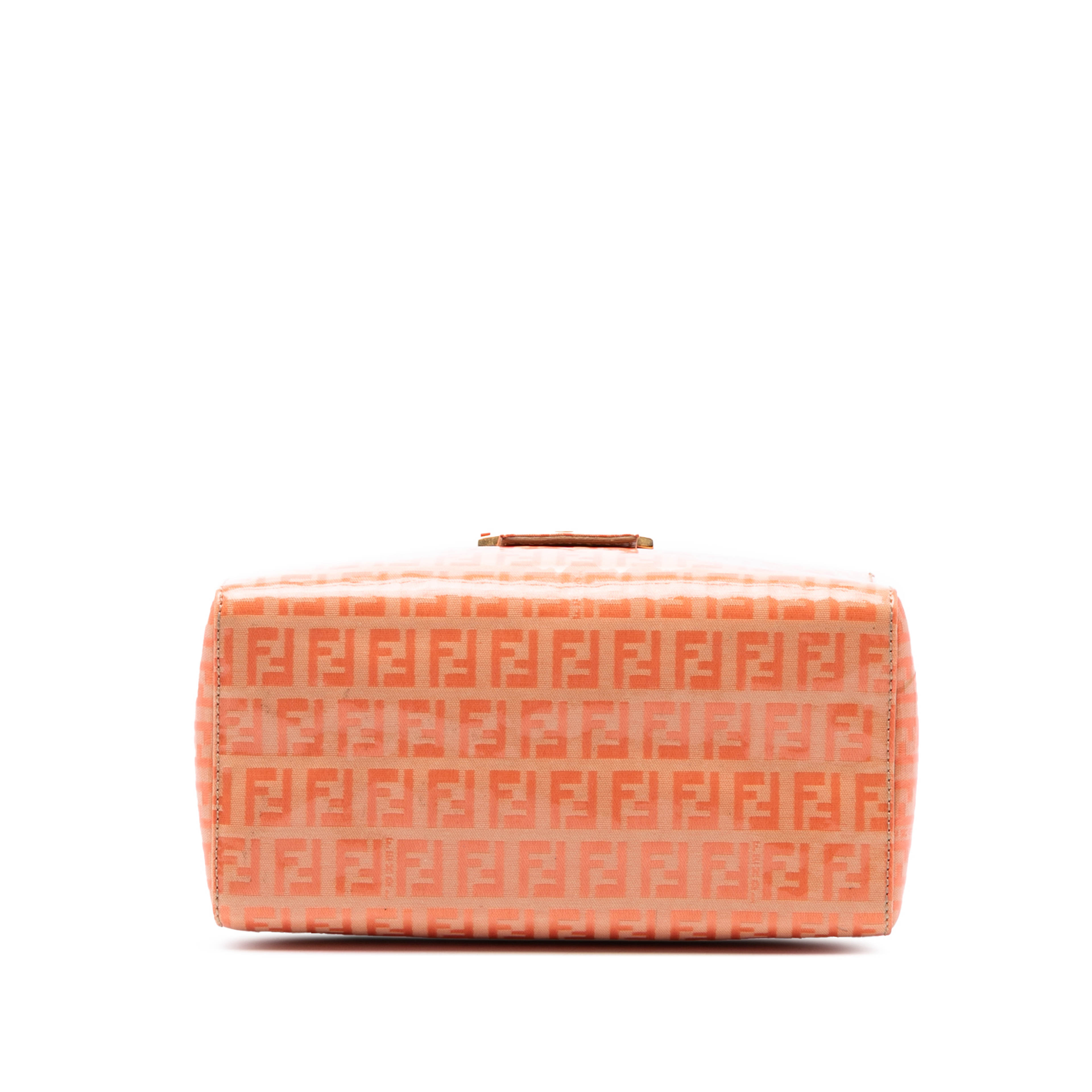 Fendi Zucchino Crystal Shoulder Bag, från Luxclusif, i färgen orange. Klicka för att öppna bilden i stort format