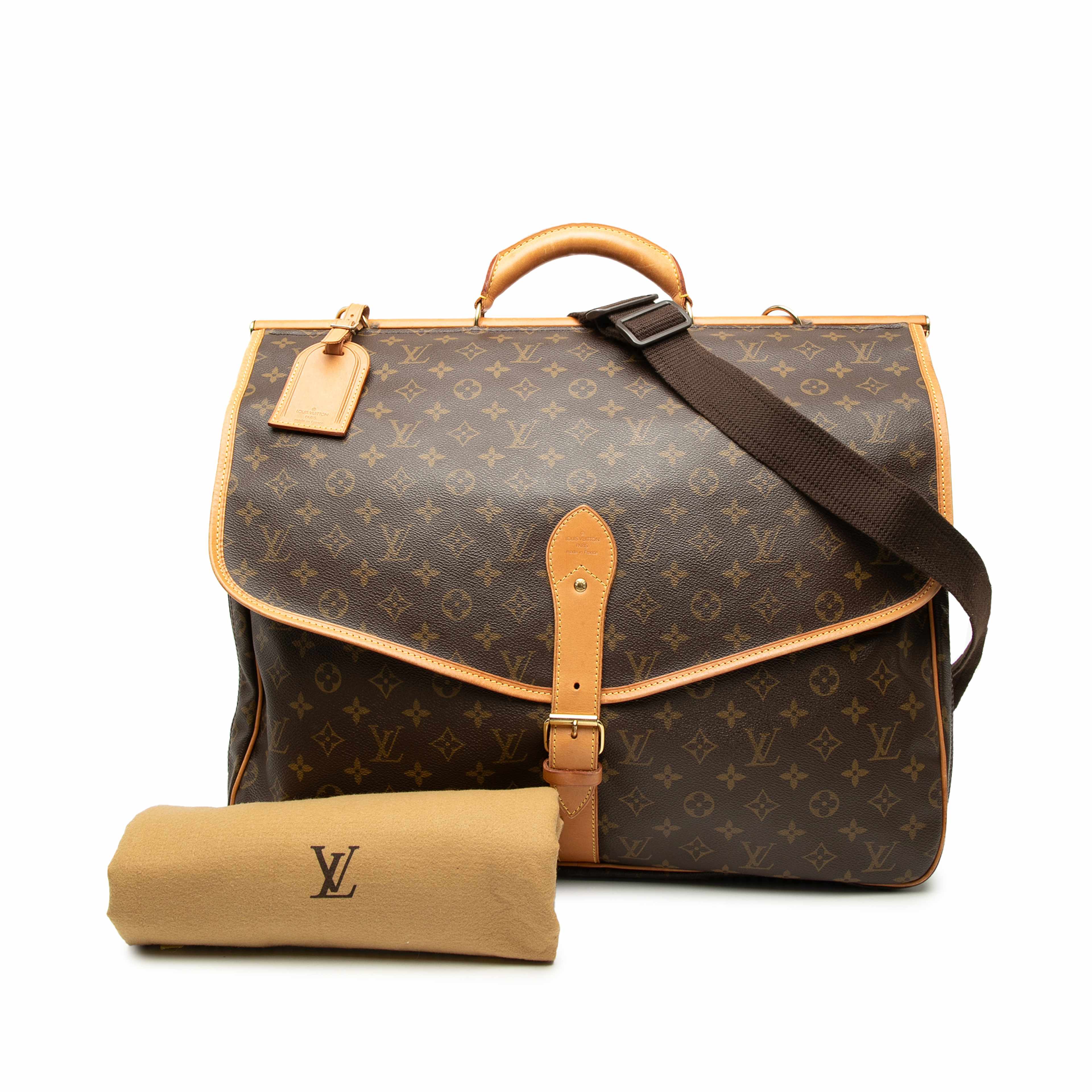 Louis Vuitton Monogram Sac Chasse Hunting Bag, från Luxclusif, i färgen brun. Klicka för att öppna bilden i stort format