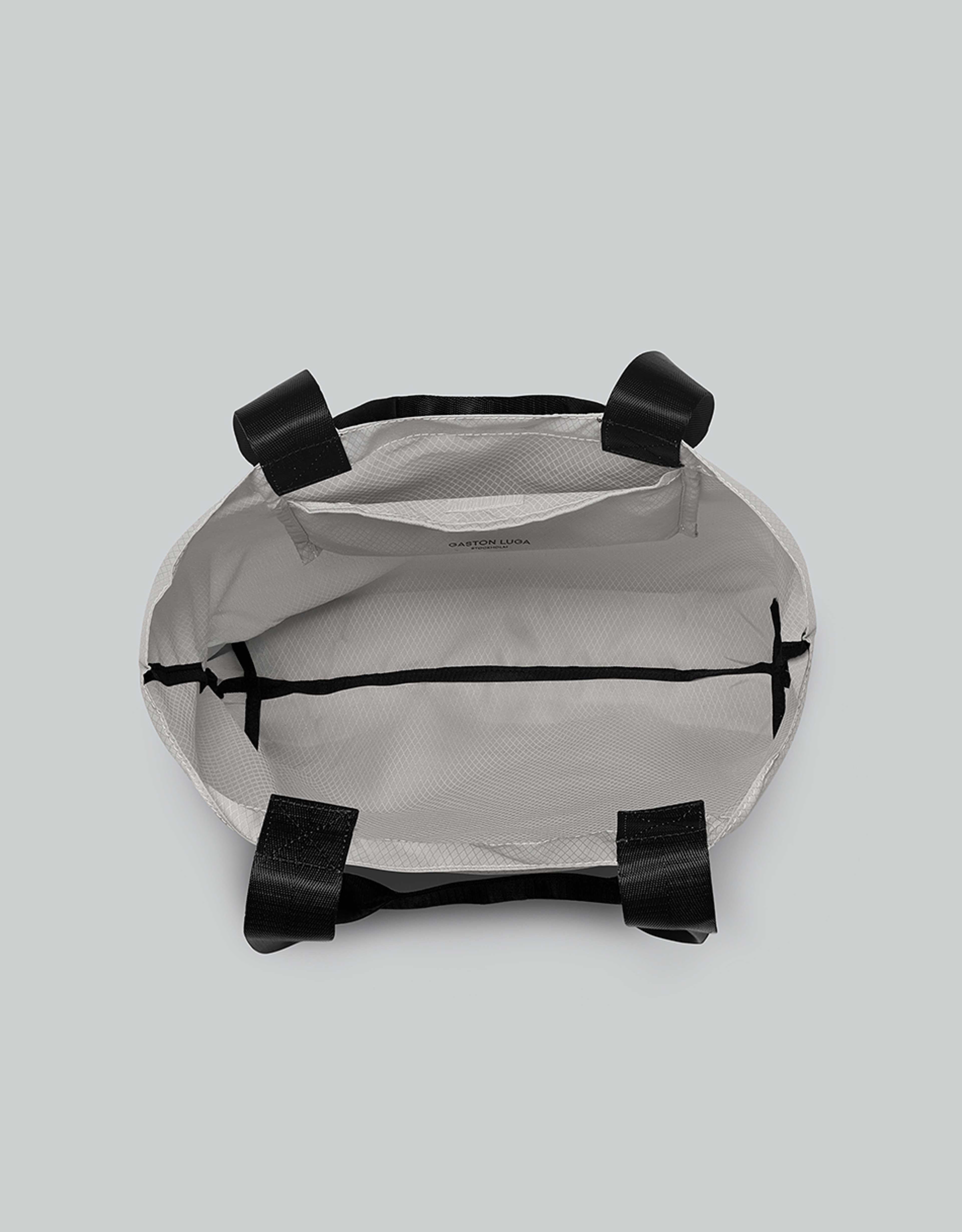 Lightweight Packable Tote, från Gaston Luga, i färgen taupe. Klicka för att öppna bilden i stort format