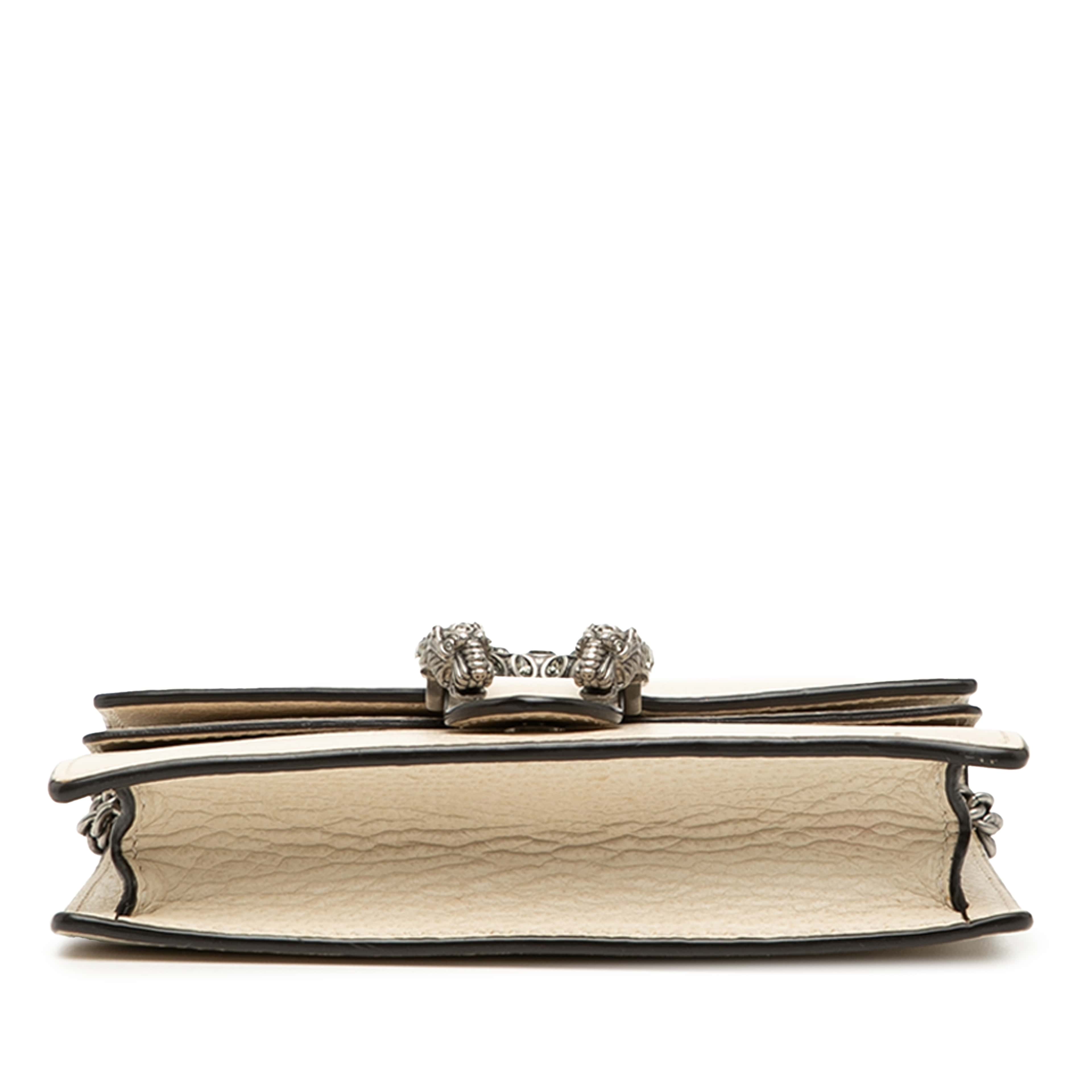 Gucci Mini Dionysus Leather Crossbody, från Luxclusif, i färgen ivory. Klicka för att öppna bilden i stort format