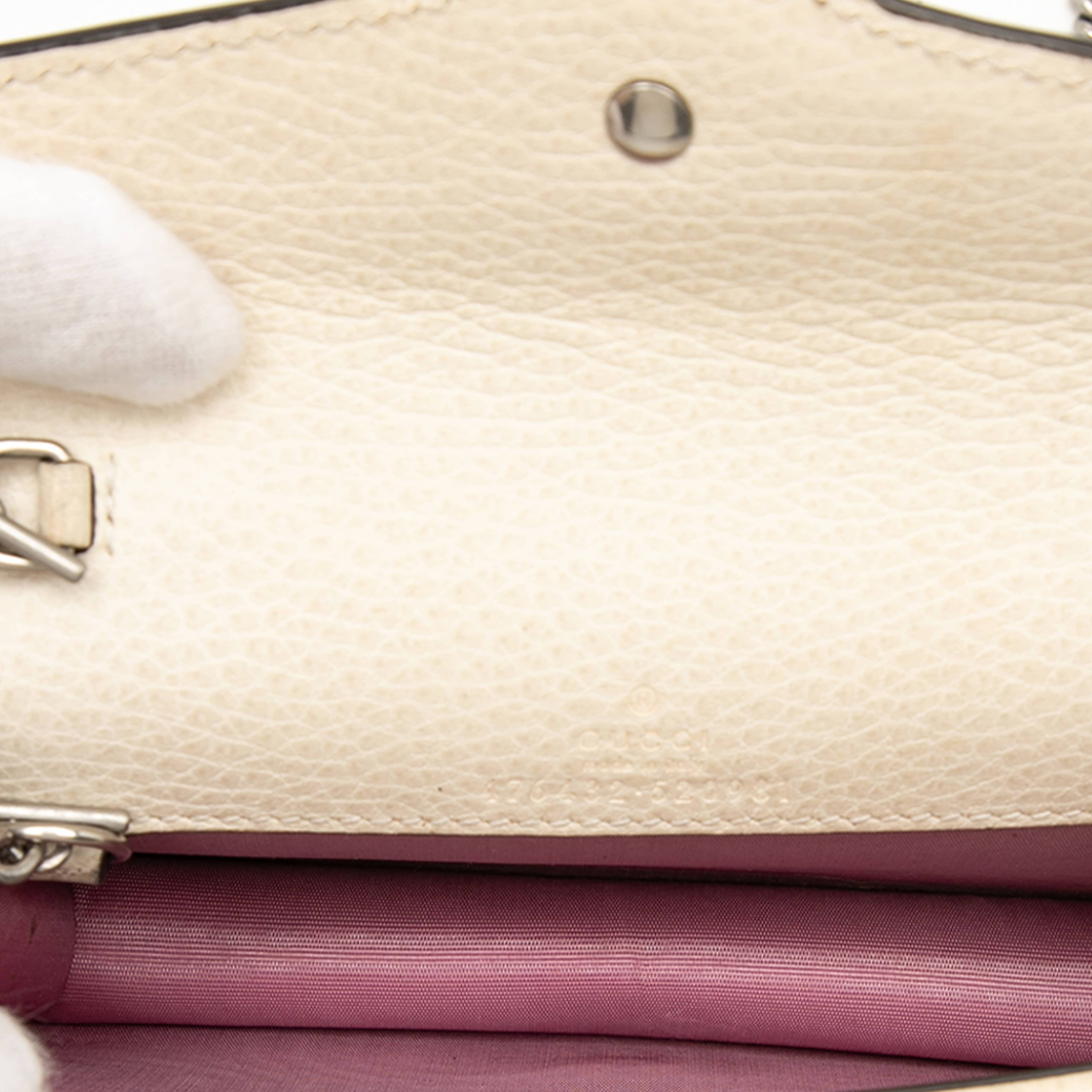 Gucci Mini Dionysus Leather Crossbody, från Luxclusif, i färgen ivory. Klicka för att öppna bilden i stort format