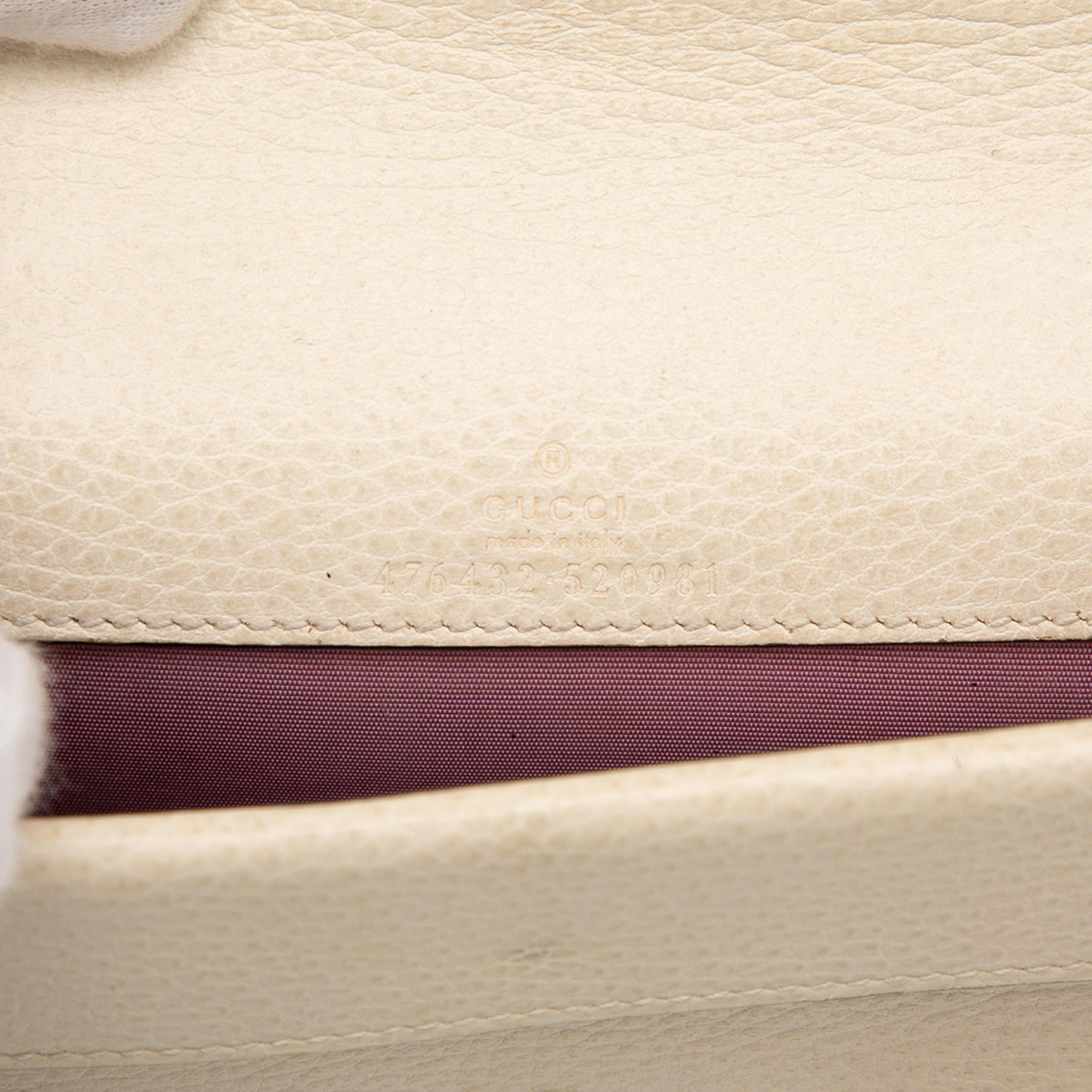 Gucci Mini Dionysus Leather Crossbody, från Luxclusif, i färgen ivory. Klicka för att öppna bilden i stort format