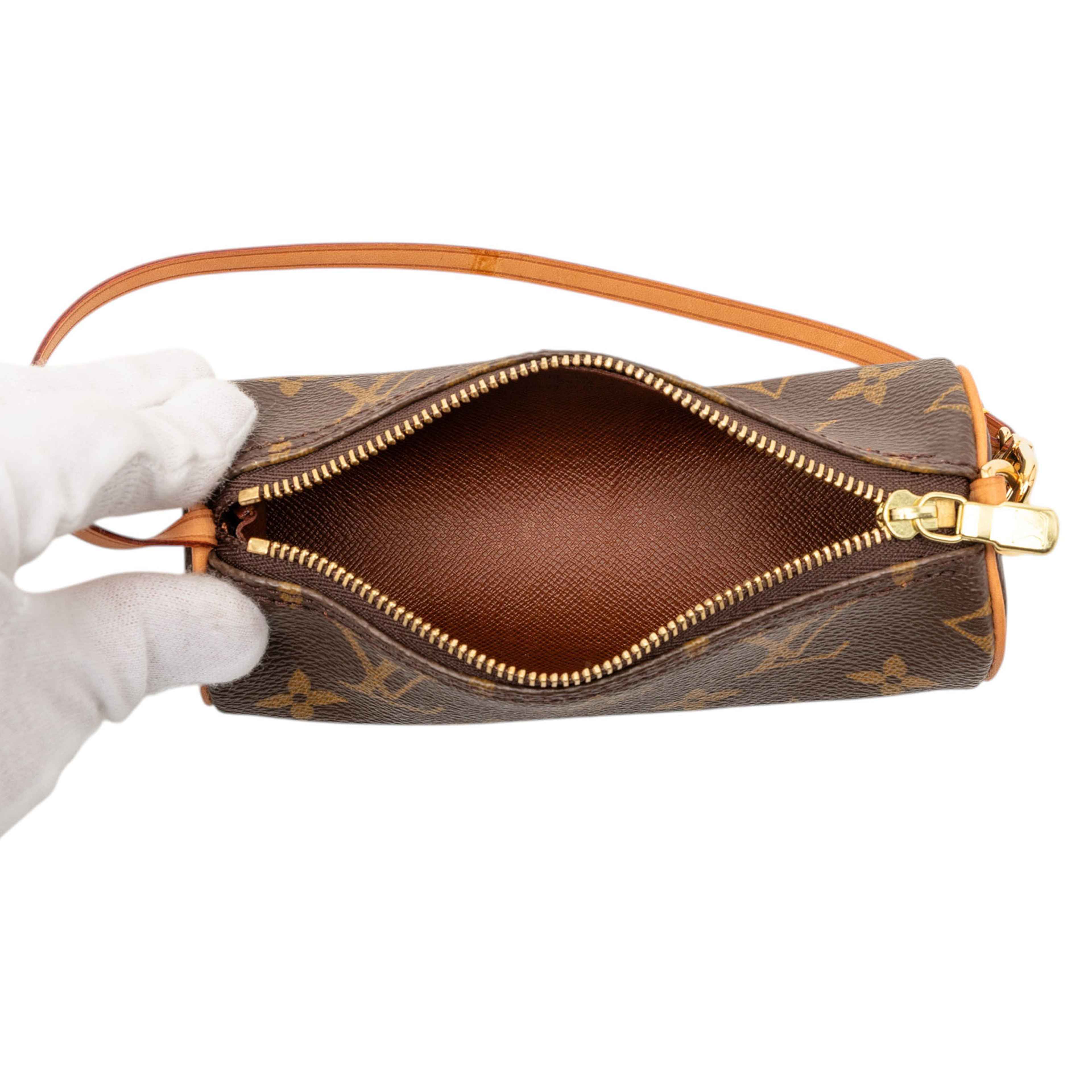 Louis Vuitton Monogram Papillon Pochette, från Luxclusif, i färgen brown. Klicka för att öppna bilden i stort format