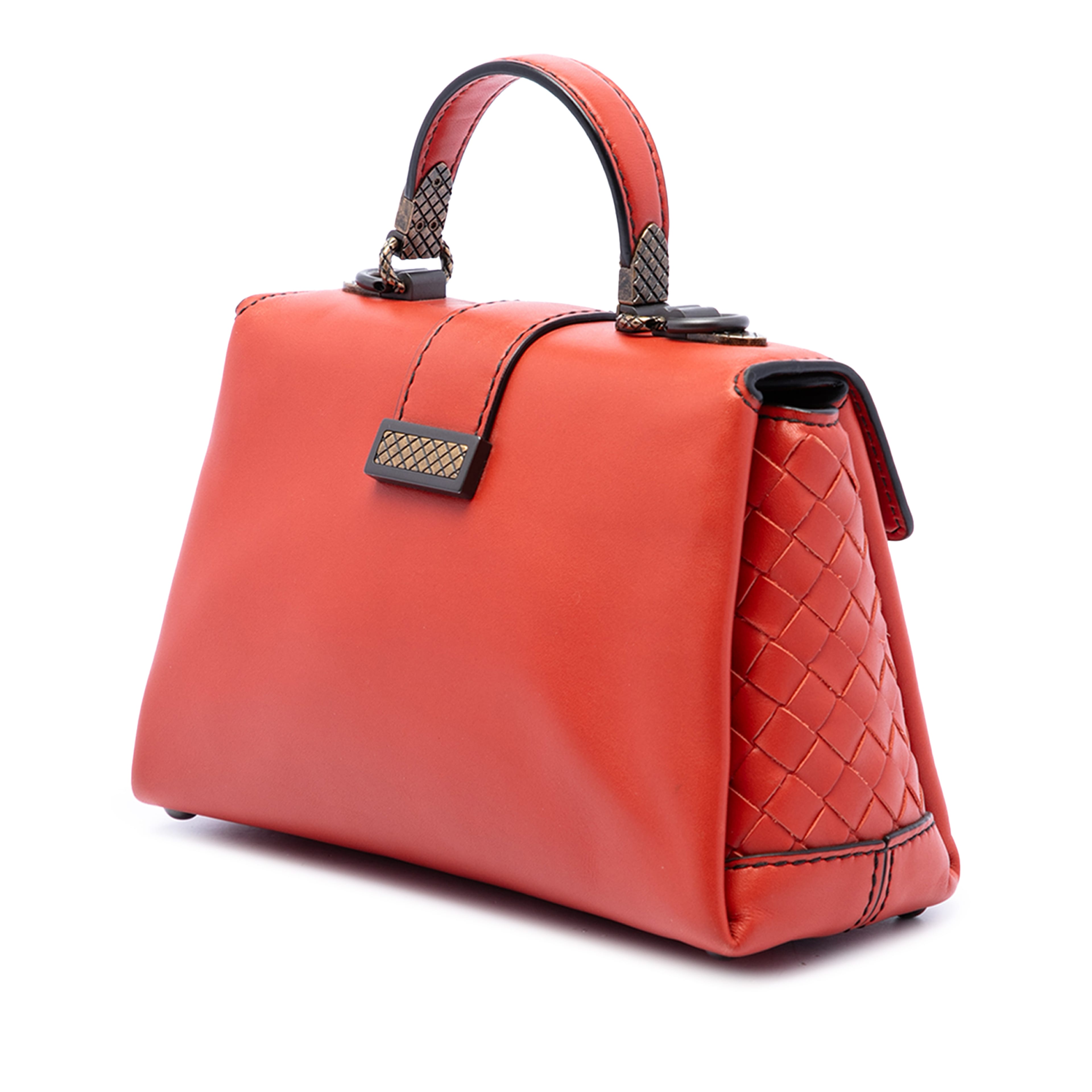 Bottega Veneta Mini Intrecciato Trimmed Nappa Piazza Top Handle Satchel, från Luxclusif, i färgen röd. Klicka för att öppna bilden i stort format