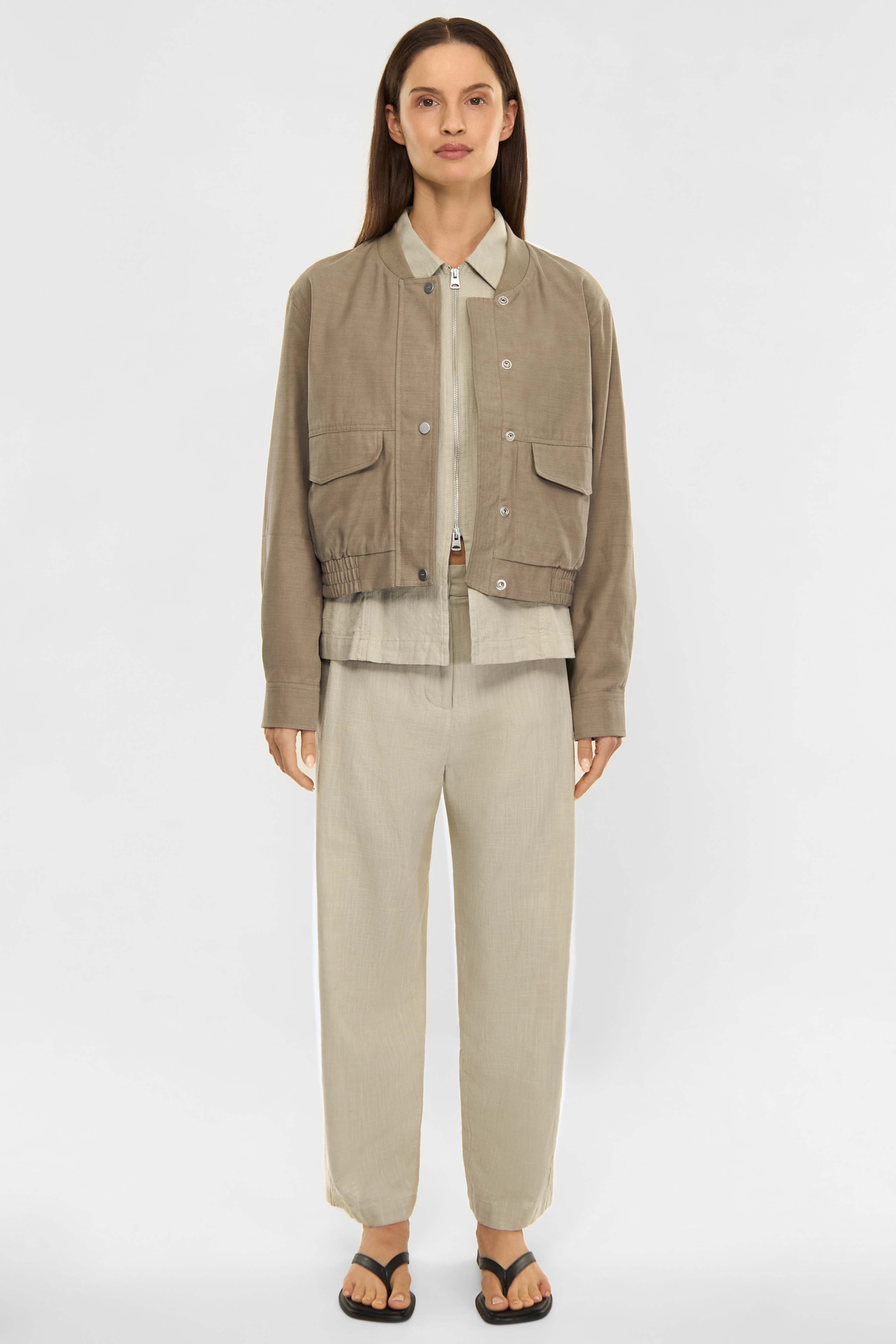 Danie, från ELVINE, i färgen british khaki. Klicka för att öppna bilden i stort format