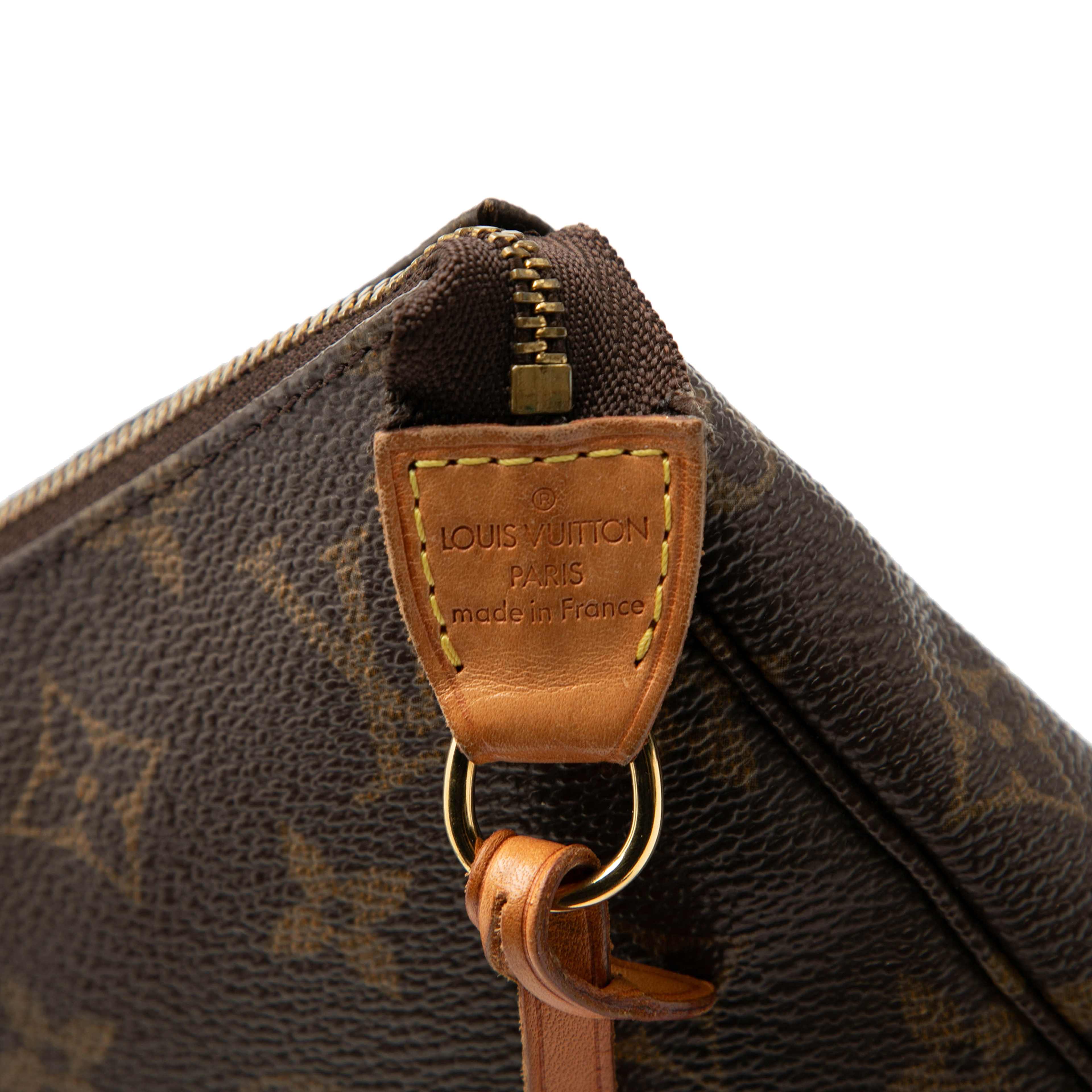 Louis Vuitton Monogram Pochette Accessoires, från Luxclusif, i färgen brown. Klicka för att öppna bilden i stort format