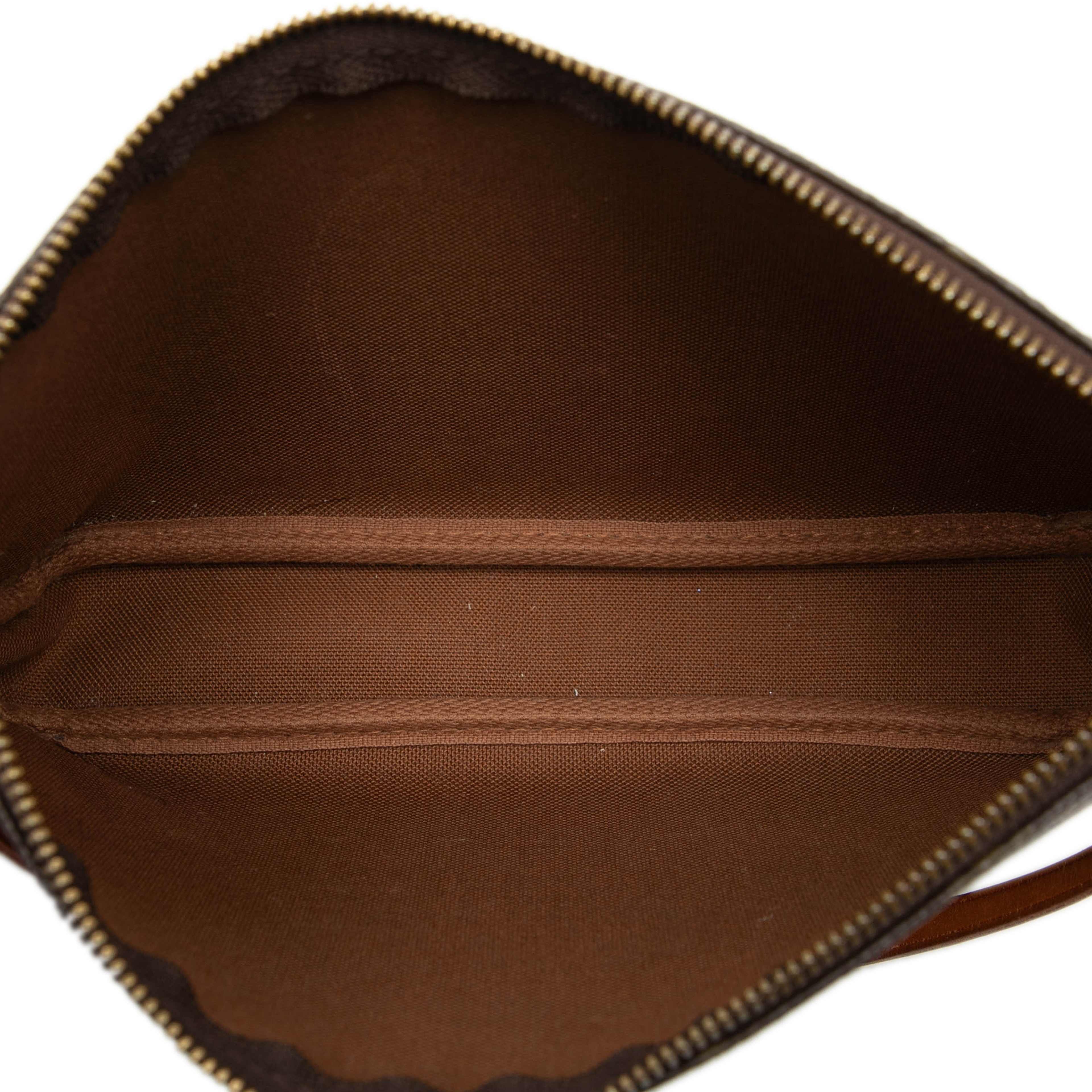 Louis Vuitton Monogram Pochette Accessoires, från Luxclusif, i färgen brown. Klicka för att öppna bilden i stort format