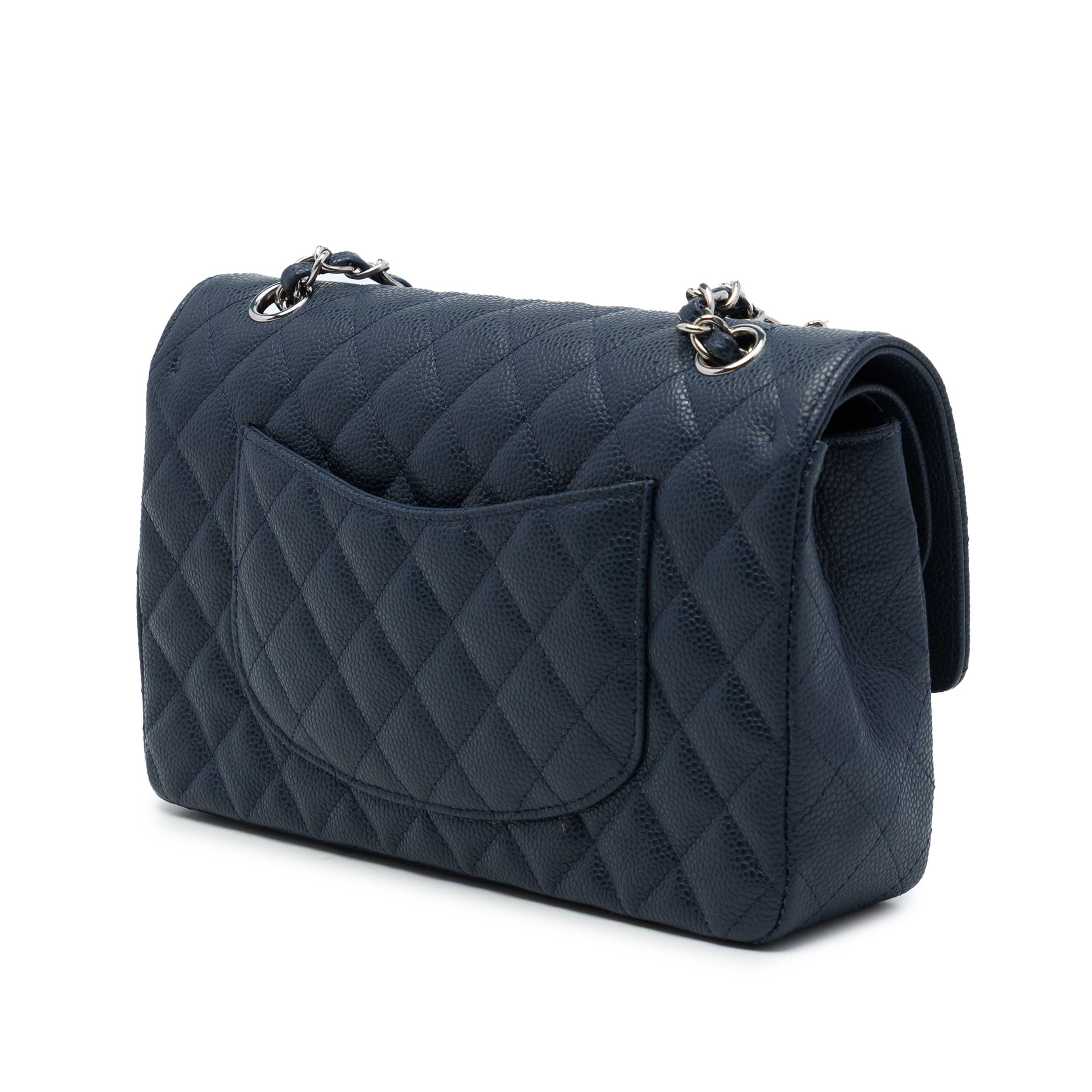 Chanel Medium Classic Caviar Double Flap, från Luxclusif, i färgen blå. Klicka för att öppna bilden i stort format