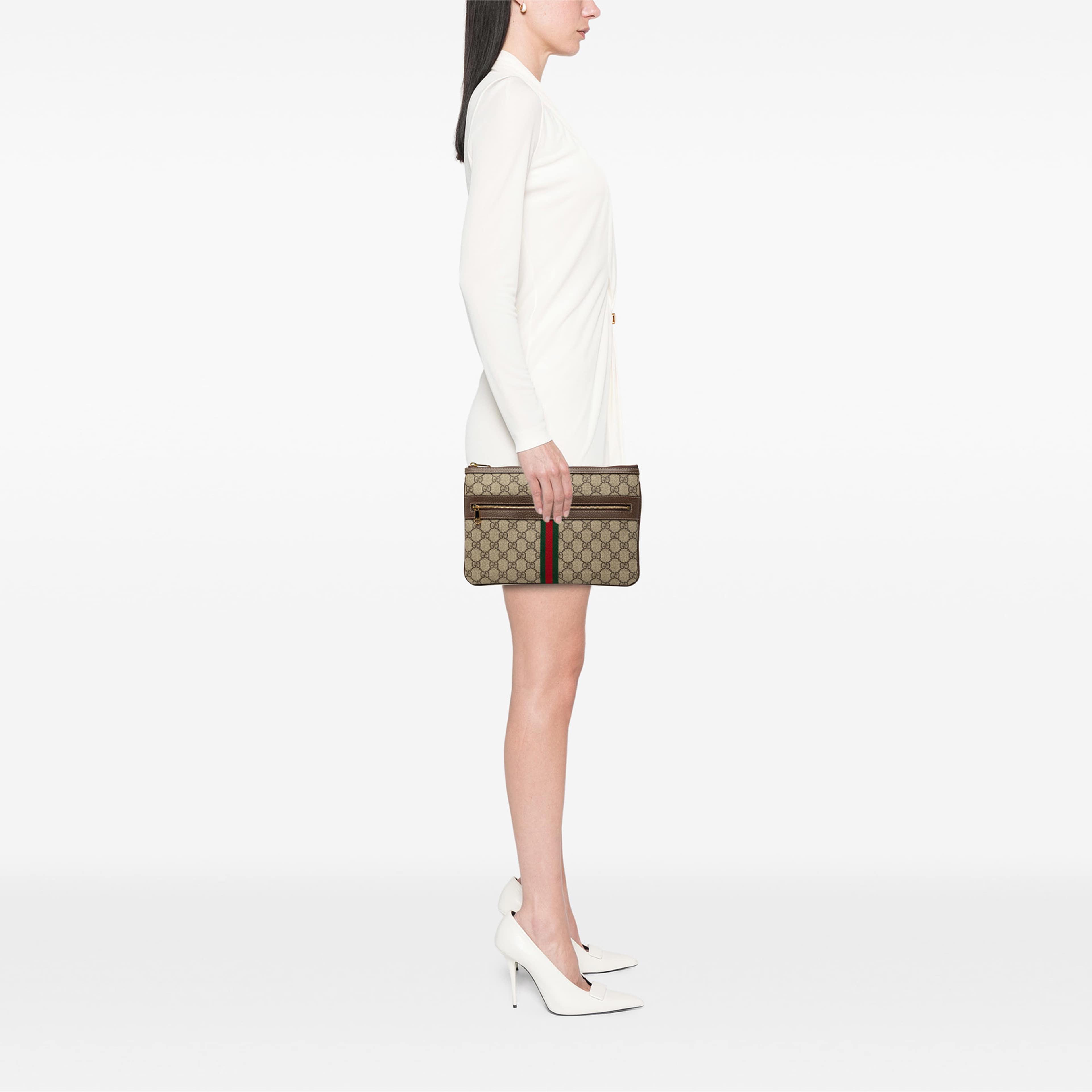 Gucci Gg Supreme Web Ophidia Clutch, från Luxclusif, i färgen beige. Klicka för att öppna bilden i stort format