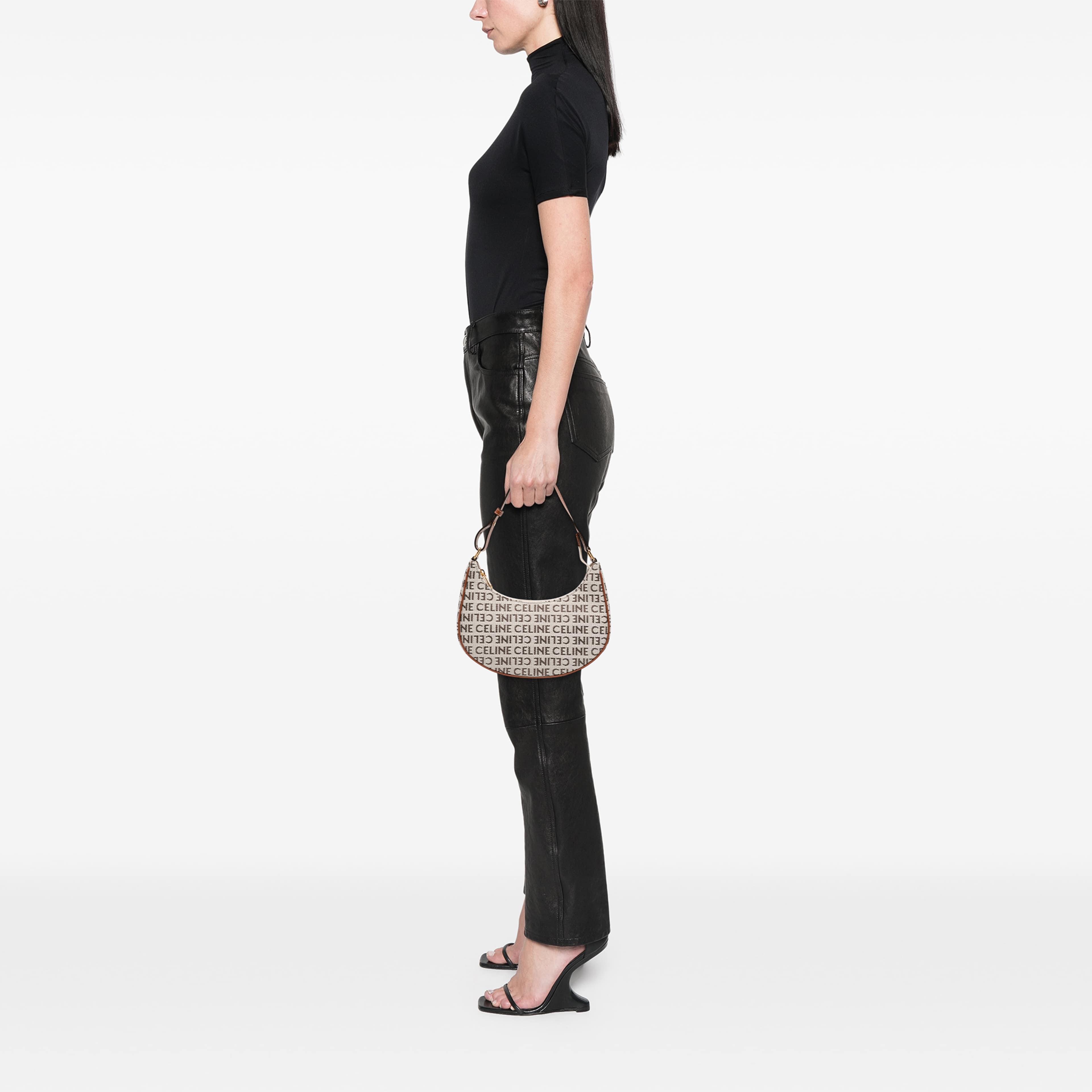 Celine Medium Canvas Logo Ava Shoulder Bag, från Luxclusif, i färgen brun. Klicka för att öppna bilden i stort format