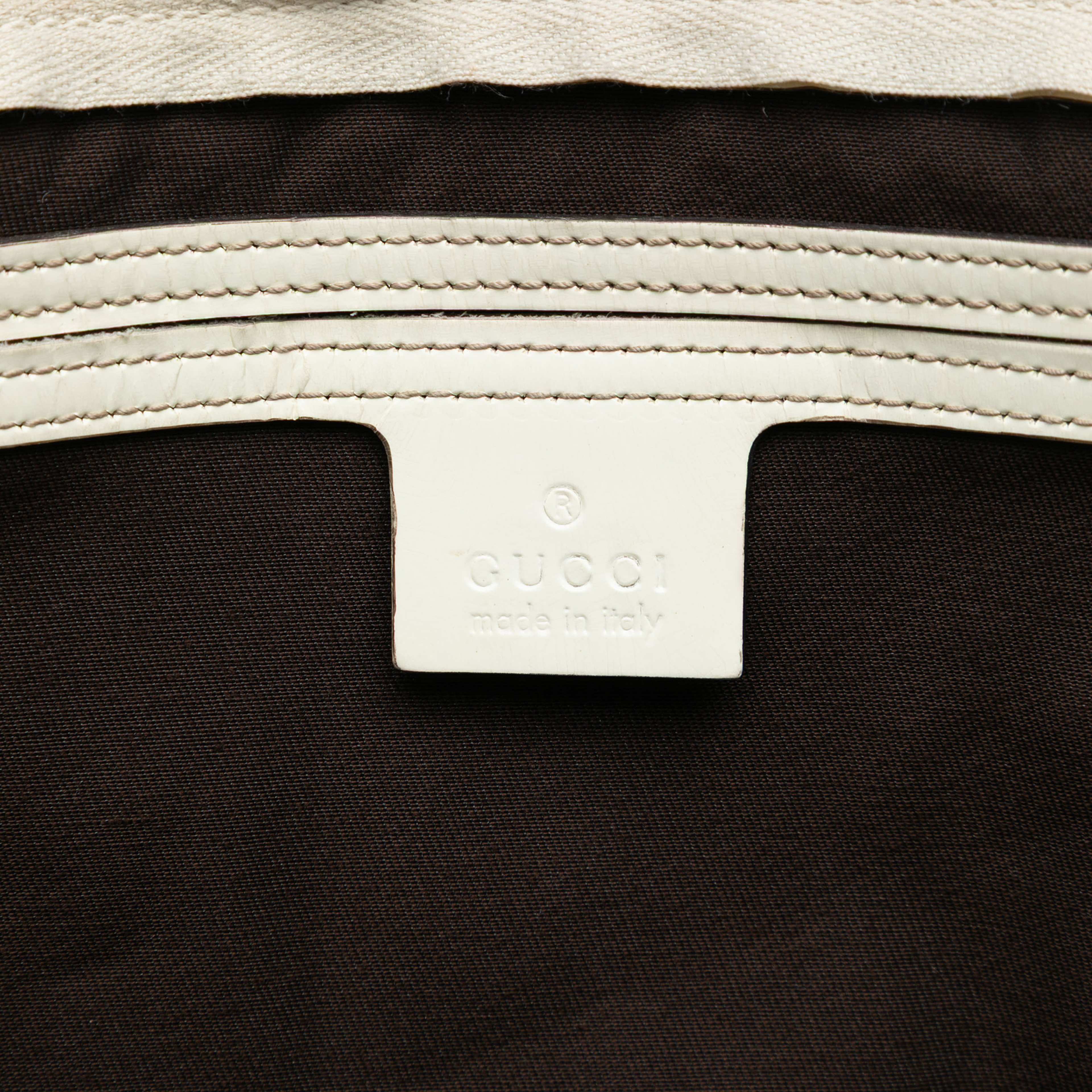 Gucci Medium Gg Supreme Joy Boston Bag, från Luxclusif, i färgen beige. Klicka för att öppna bilden i stort format