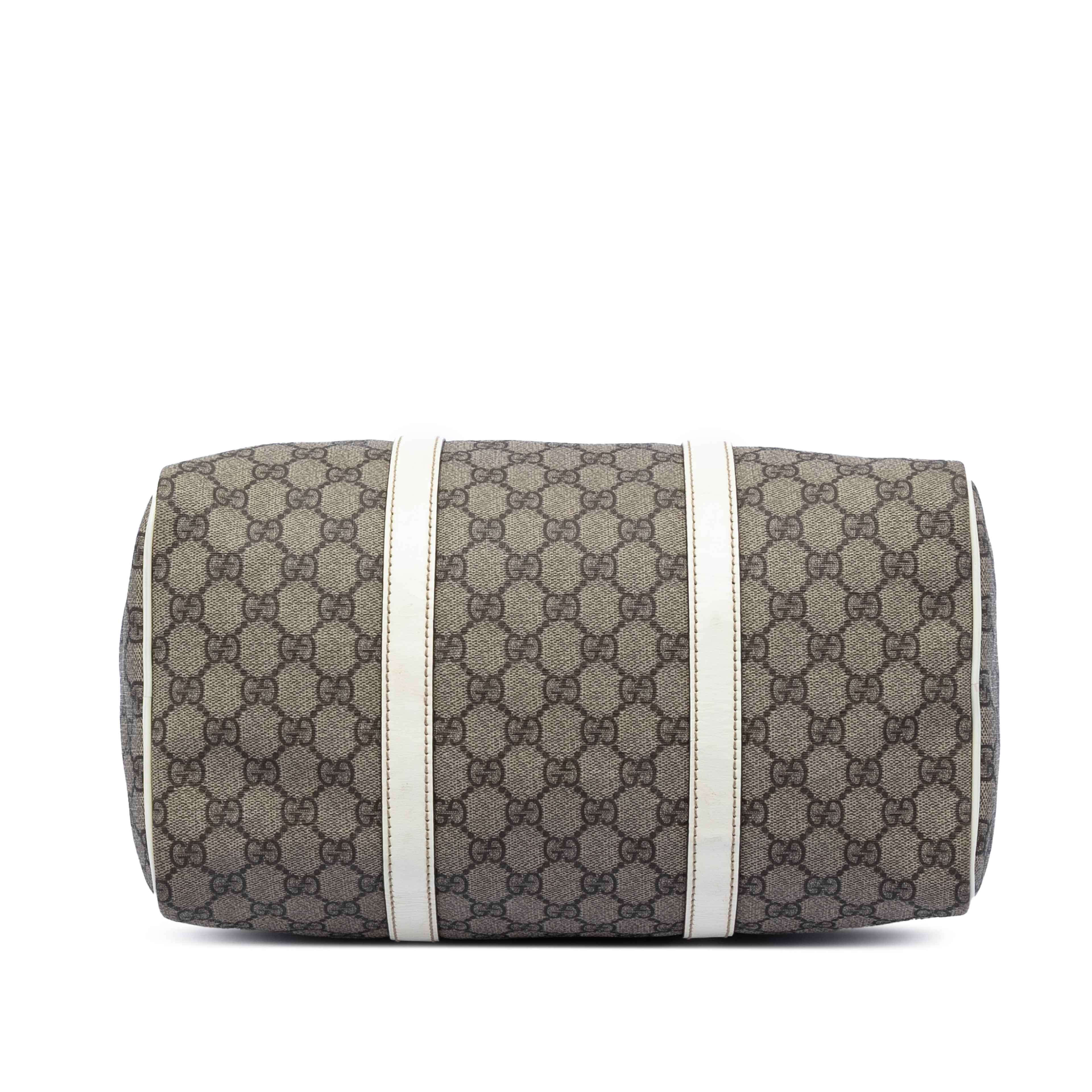 Gucci Medium Gg Supreme Joy Boston Bag, från Luxclusif, i färgen beige. Klicka för att öppna bilden i stort format
