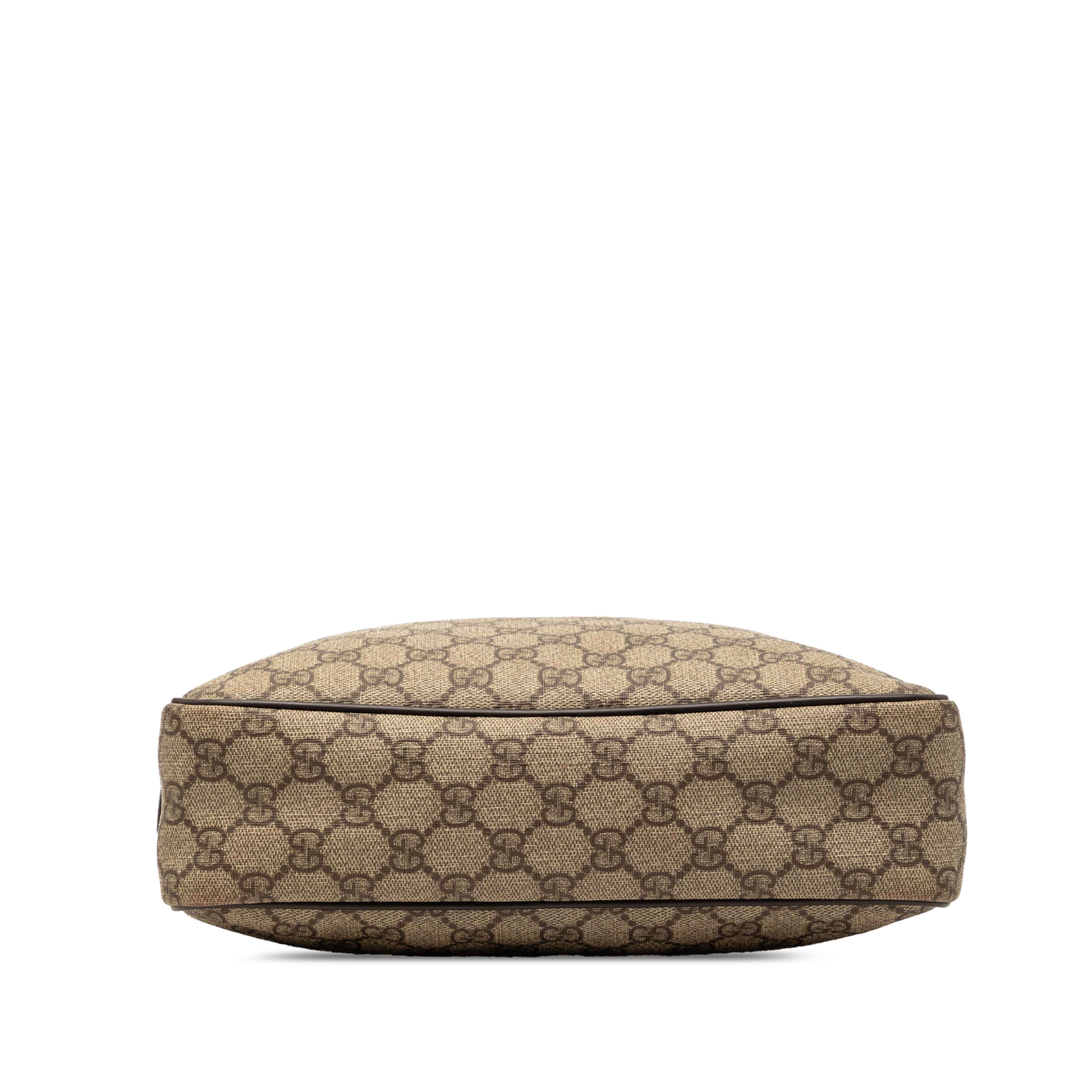 Gucci Gg Supreme Crossbody, från Luxclusif, i färgen beige. Klicka för att öppna bilden i stort format